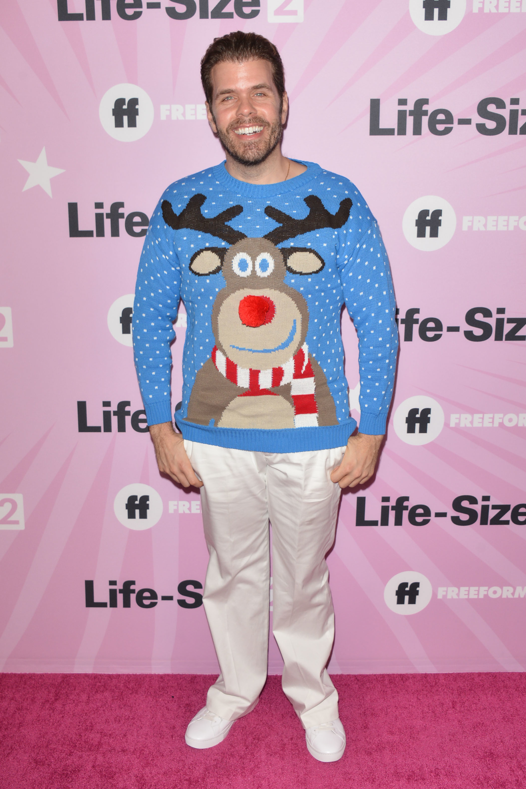 Trasladan a un hospital al bloguero Perez Hilton tras emitir en directo sus heridas