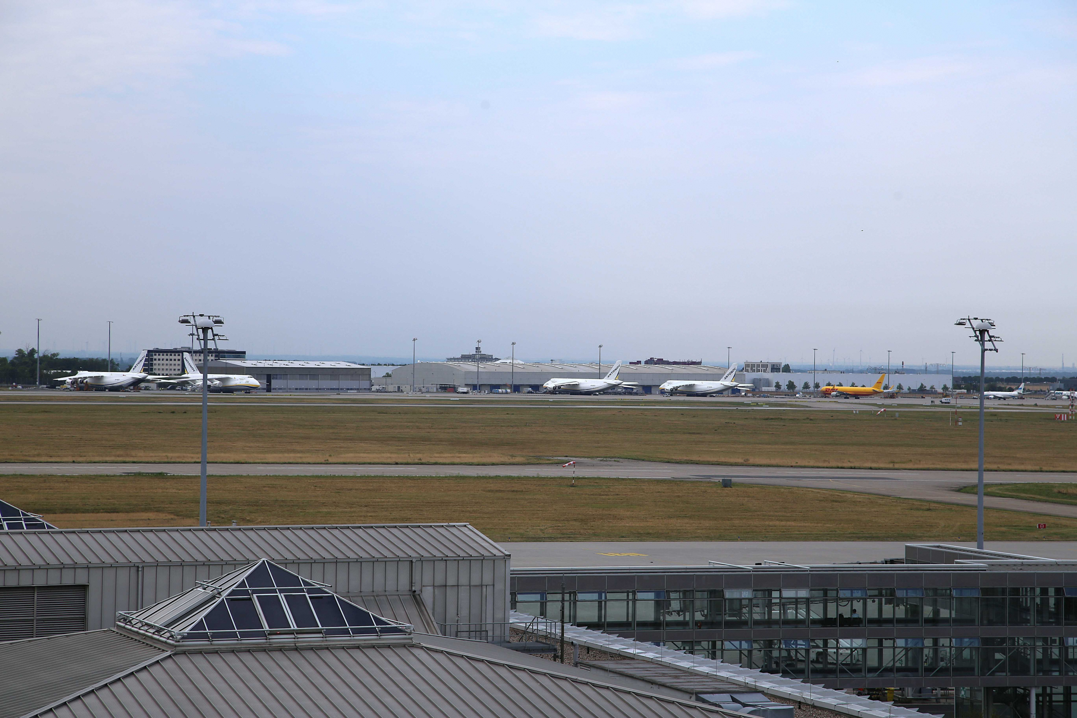 Un dron sospechoso obliga a suspender temporalmente el tráfico aéreo en el aeropuerto de Leipzig