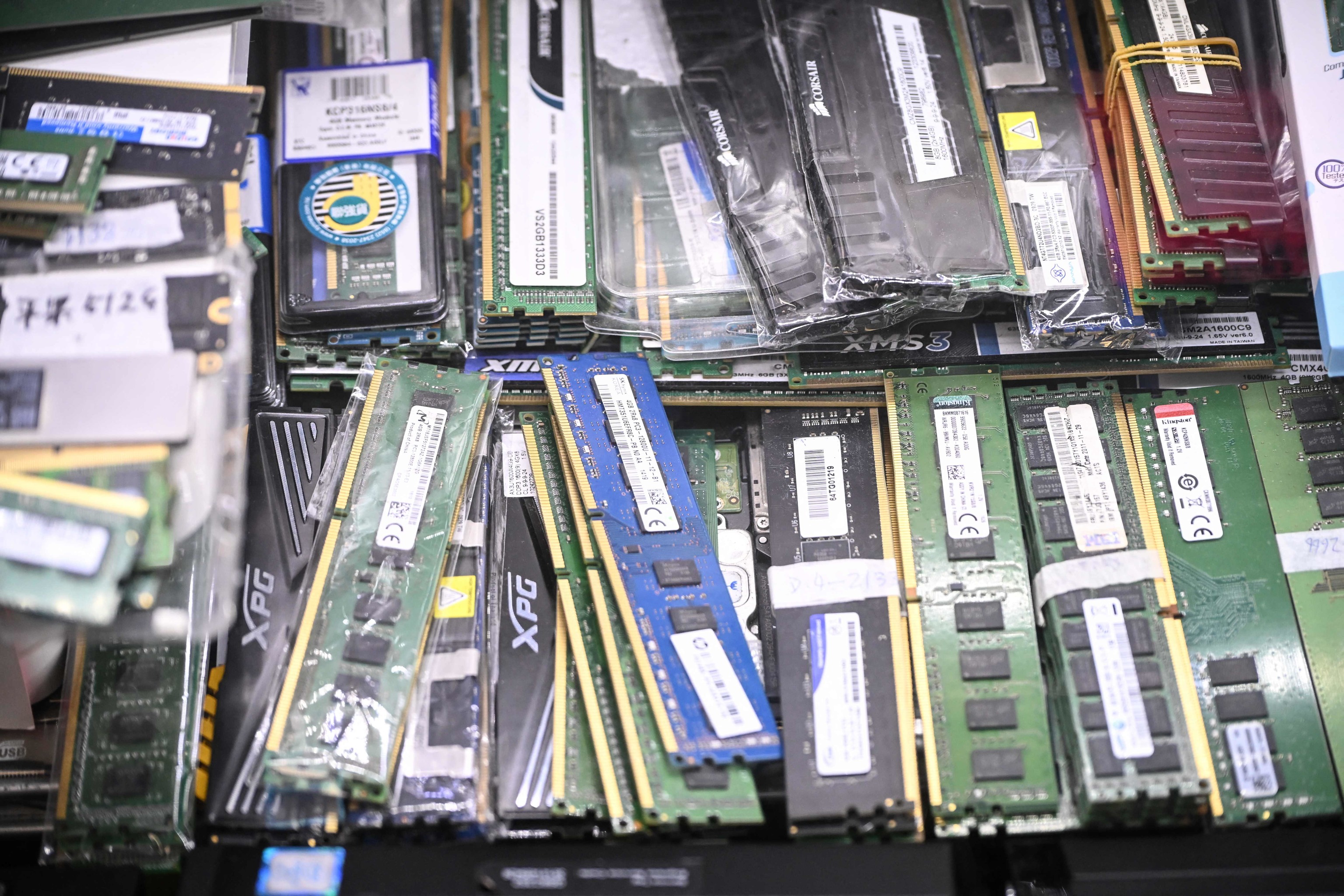 La economía, colgada de un chip