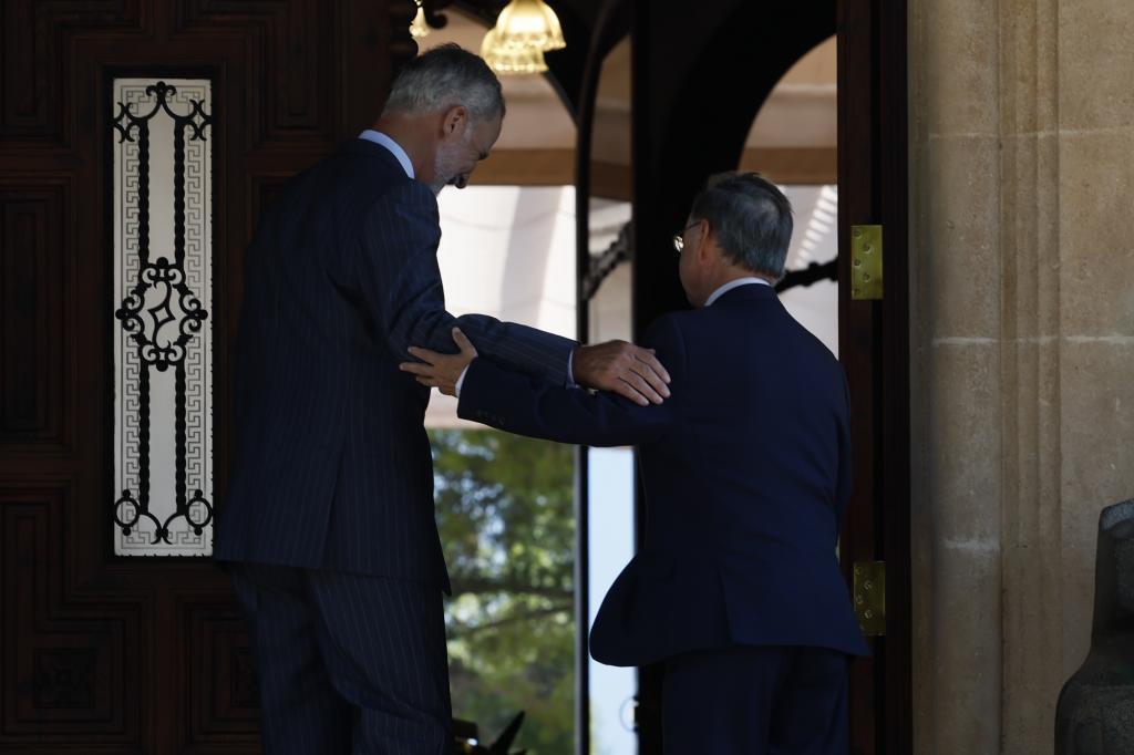 El Gobierno rehúye el refrendo necesario para que Felipe VI pueda cumplir su "compromiso" de visitar Ceuta