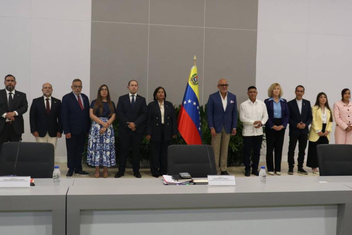 El chavismo y la oposición inician formalmente la mesa de diálogo para abordar la transición de Venezuela