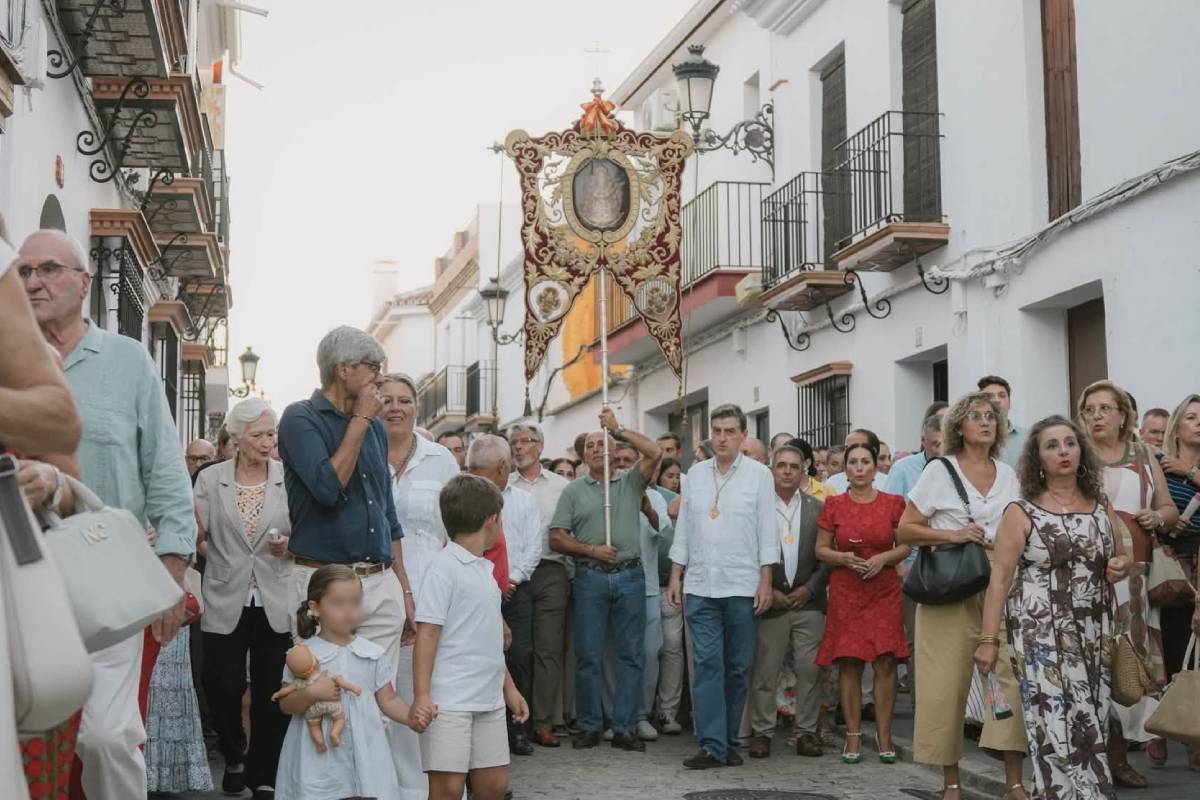 Los almonteños inician nueve jornadas de rosarios preparatorios para la 'Venida': "Estamos reviviendo lo que celebrábamos hace justo siete años"