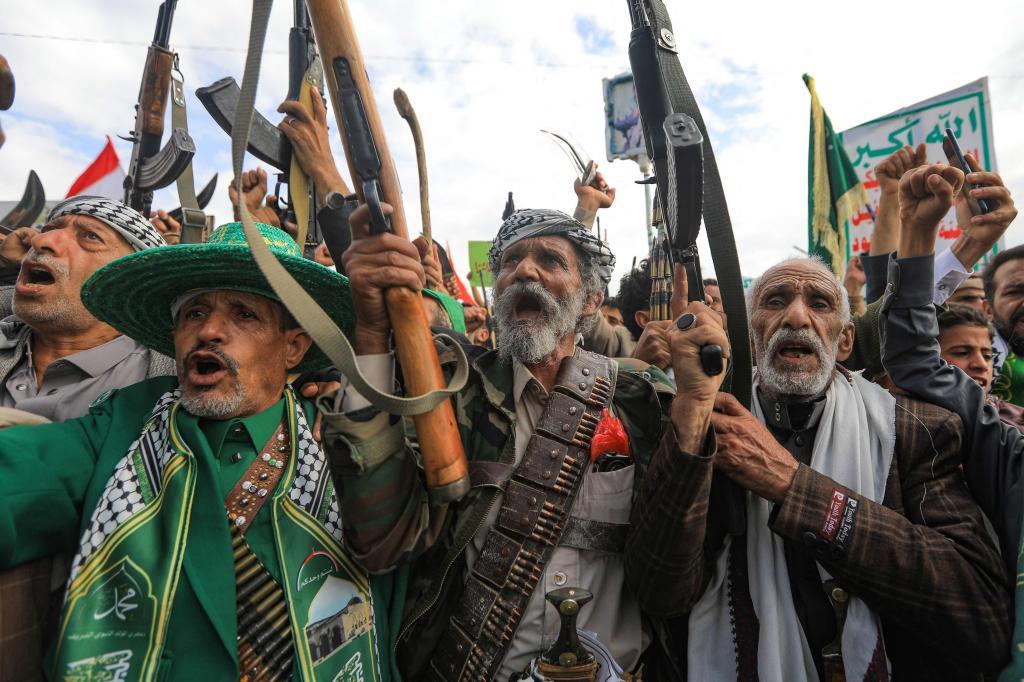 Los hutíes desafían a Arabia Saudí con ataques a sus despliegues militares en Yemen, causando 58 muertos