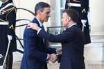 Francia gana 3.000 millones gracias a la reventa de la energía renovable que compra a España a precio de saldo