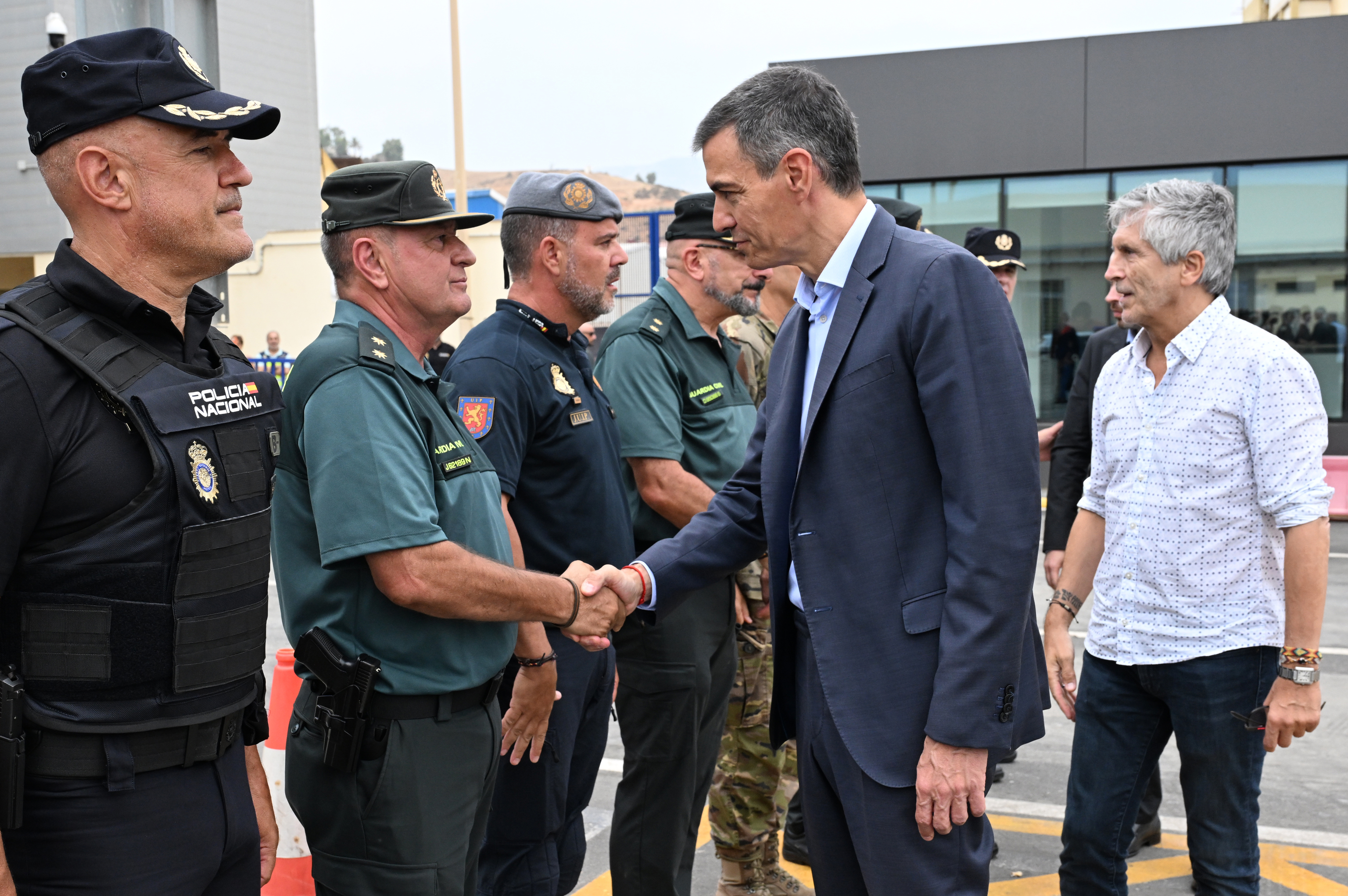 Italia alerta del riesgo de "una nueva ola migratoria" en Ceuta mientras el Gobierno de Sánchez "monitoriza" las redes y refuerza la presencia policial