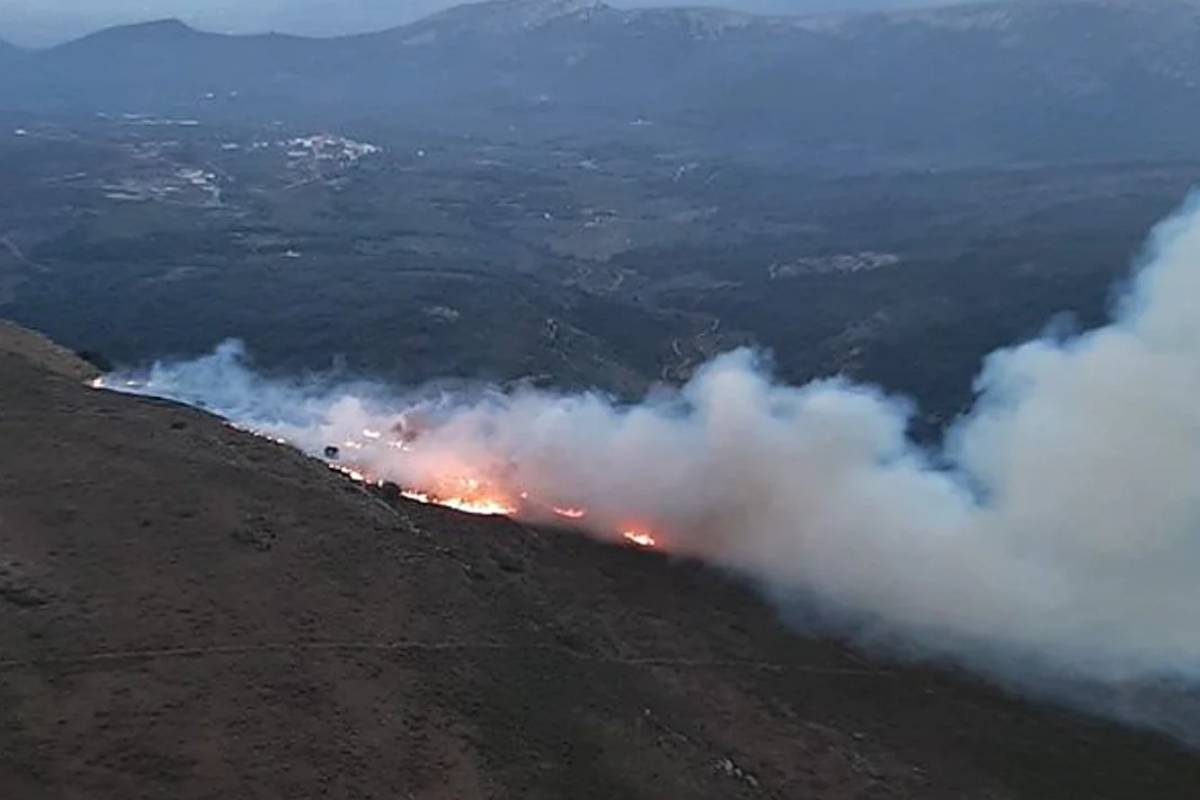 La Generalitat Valenciana envía un Es-Alert para confinar Sierra Engarcerán (Castellón) por el humo de un incendio