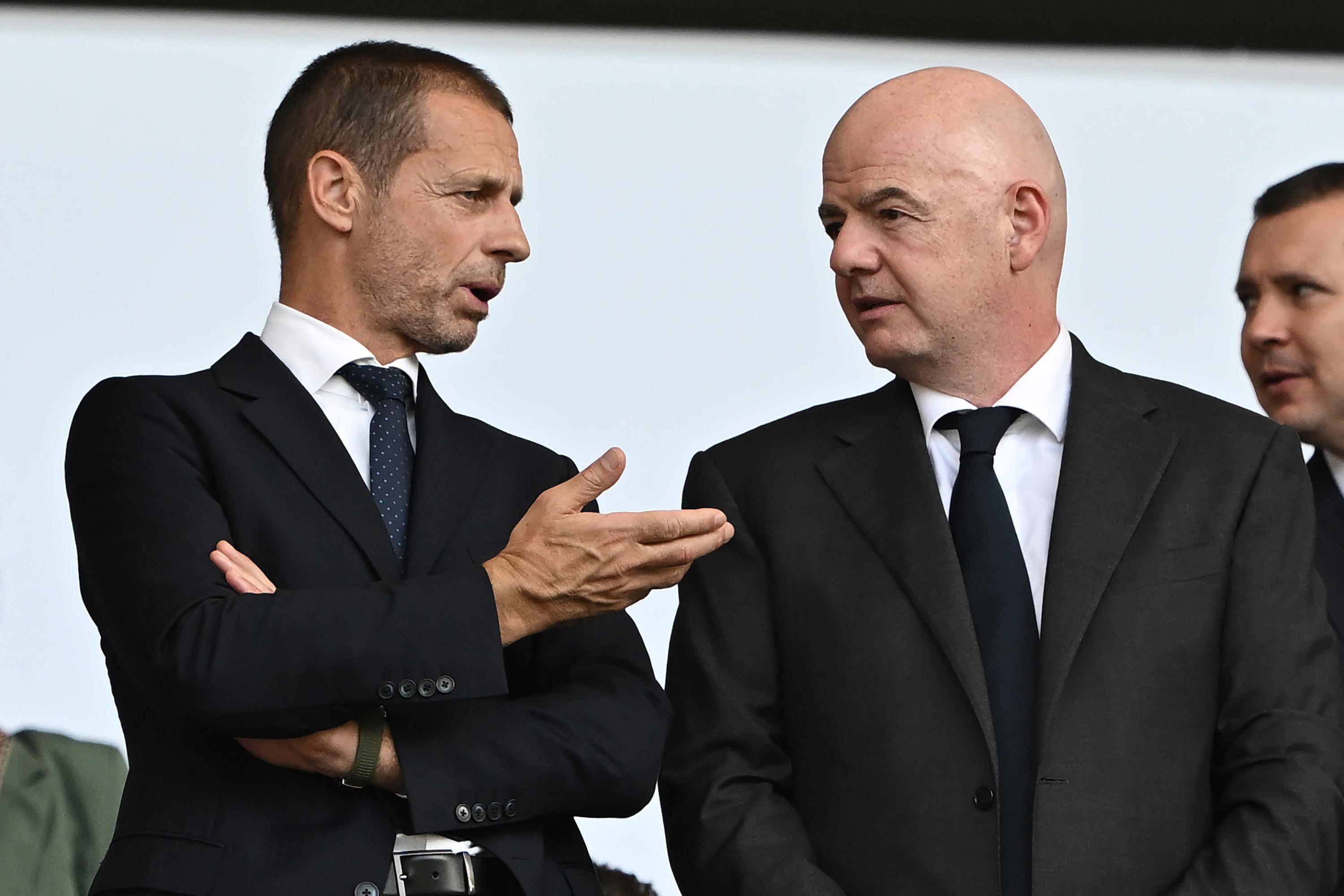 UEFA, AFC y CONCACAF piden "transparencia" y acusan de "engaño" a la FIFA
