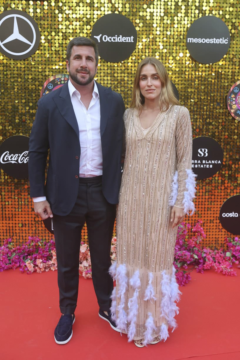 Enrique Riquelme, vacaciones en Marbella con su pareja, Malén Guirado, música y bailes de salsa: "Vivimos juntos desde hace tiempo, no tenemos hijos aún, pero todo llegará""