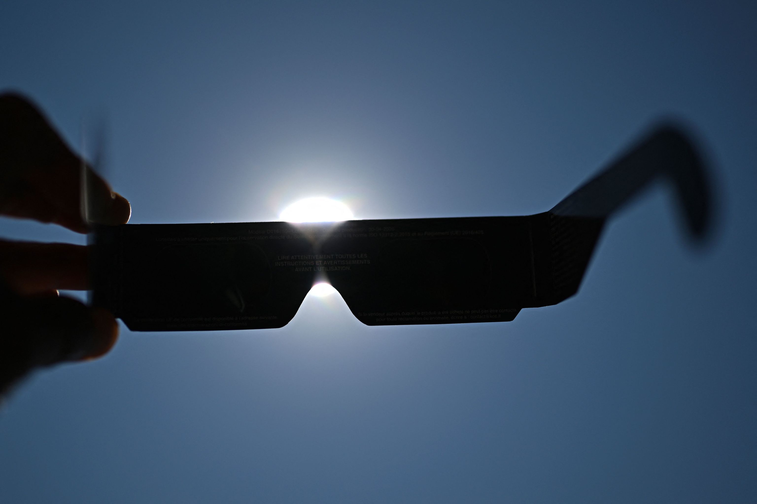 FACUA alerta de la retirada de seis modelos de gafas para el eclipse por riesgo de lesiones oculares