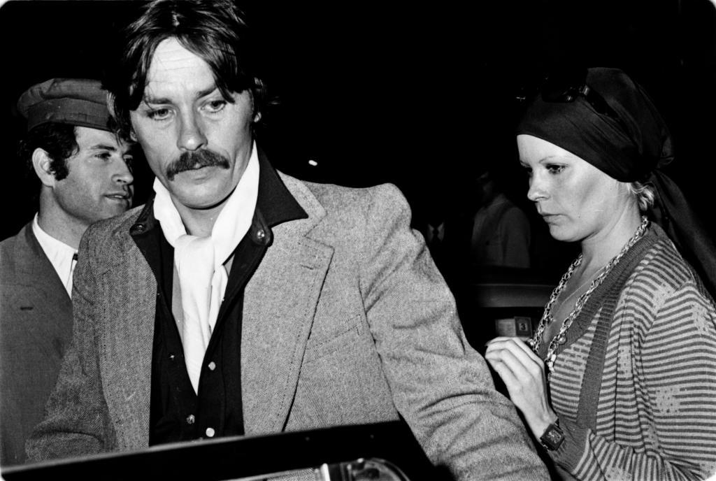 Me enamoré de una española (III): Bárbara Rey y Alain Delon en un teatro-boite-marisquería