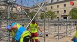 Seis metros de caída dejan en estado crítico a un joven durante el montaje de un escenario en El Escorial