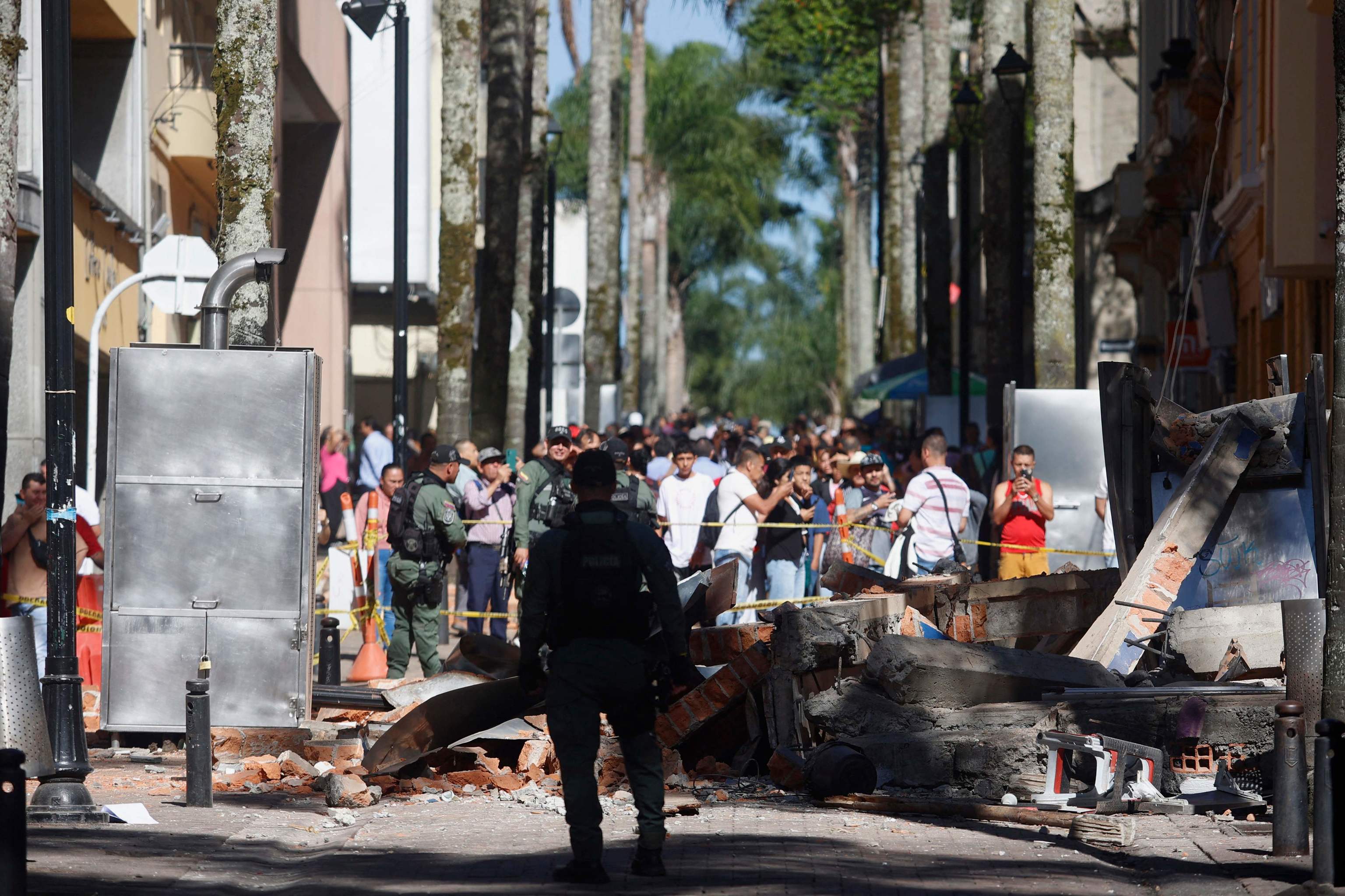 El relato de una Colombia "devastada" por el terremoto: "Sonó durísimo, sentimos como si hubiera caballos cabalgando debajo de casa"