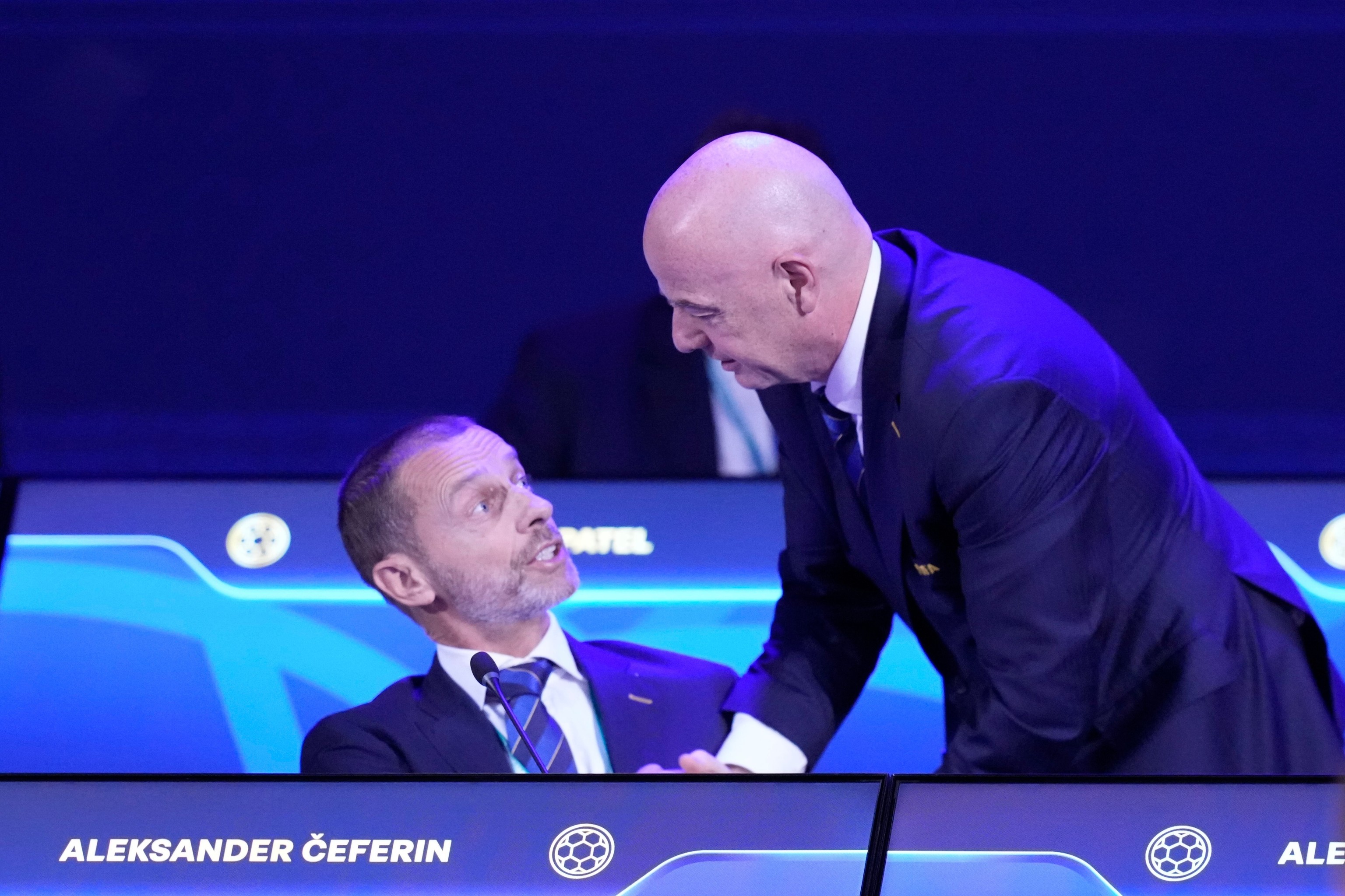 Una carta, acusaciones de chantaje, Trump... todas las armas que hay para derrocar a Gianni Infantino