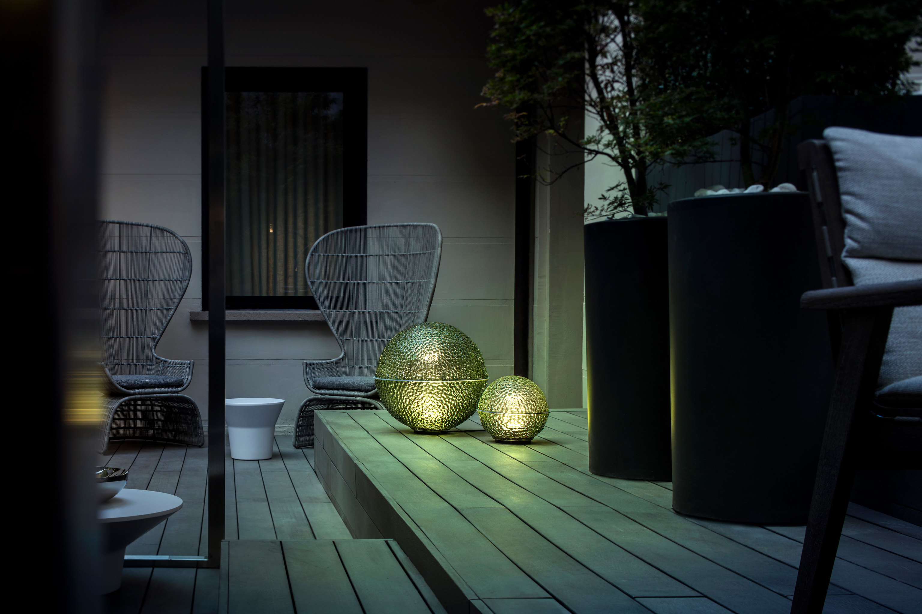 Convierte tu terraza o tu jardín en un espacio mágico con las mejores propuestas para iluminar tus noches de verano