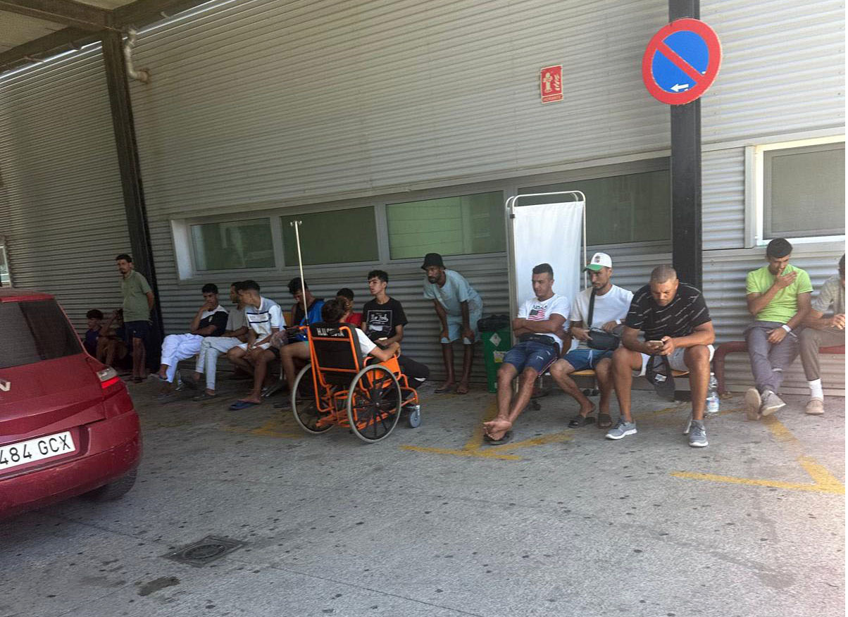 Los mensajes de denuncia de los médicos en Ceuta: "Esto va a explotar con una auténtica crisis de salud poblacional", "el hospital no aguanta"