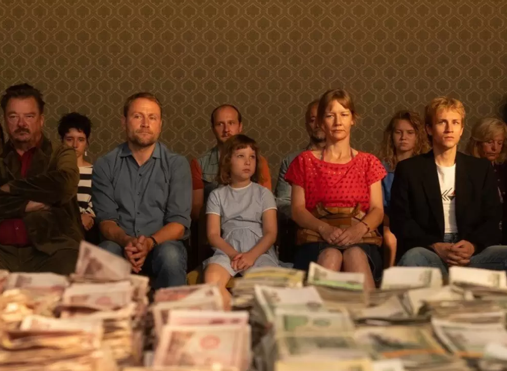 Este/Oeste: La reunificación alemana como comedia fallida (**)