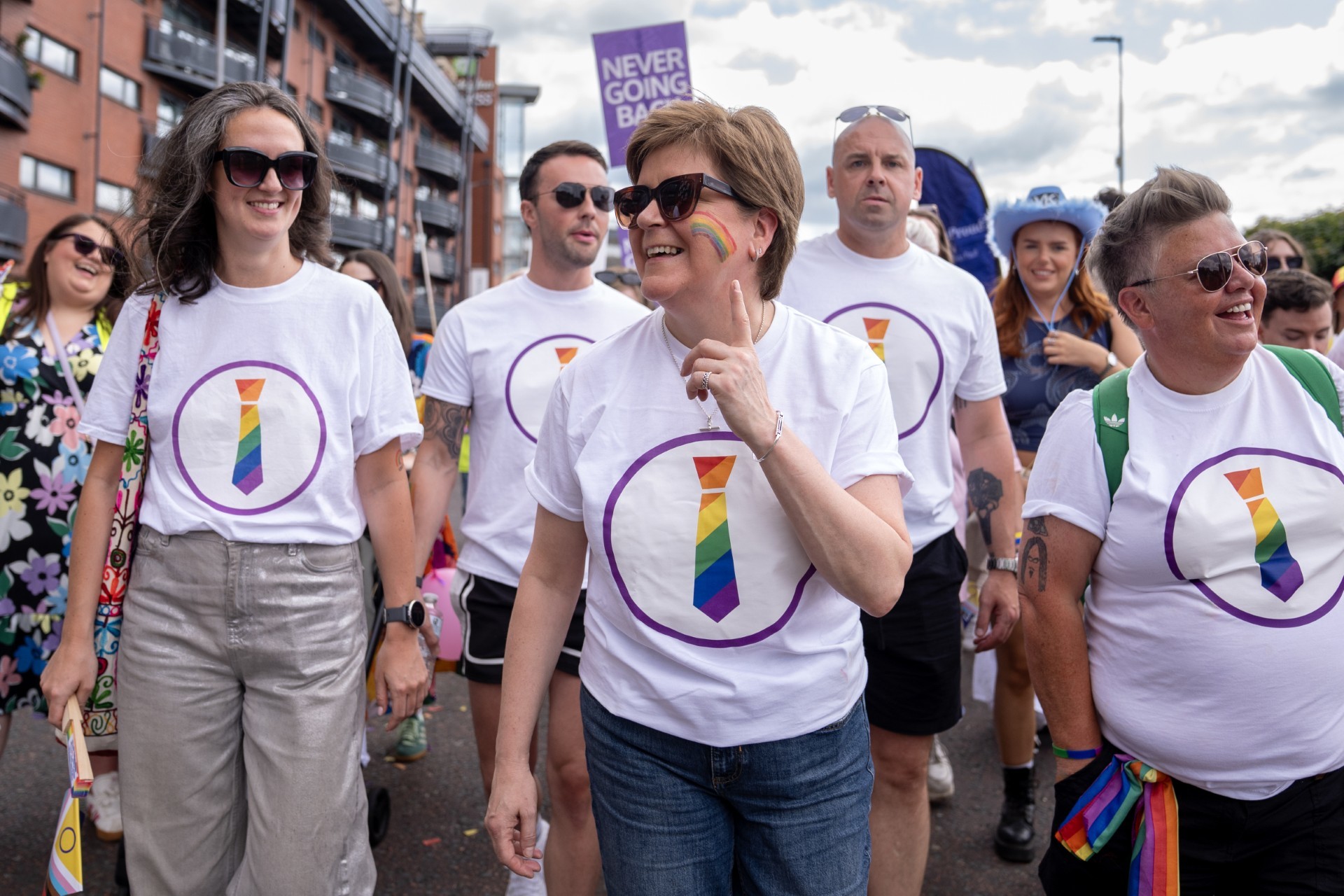 Nicola Sturgeon dice que no "sabía nada" de las maniobras de su ex marido tras entrar en prisión y está abierta a enamorarse de una mujer