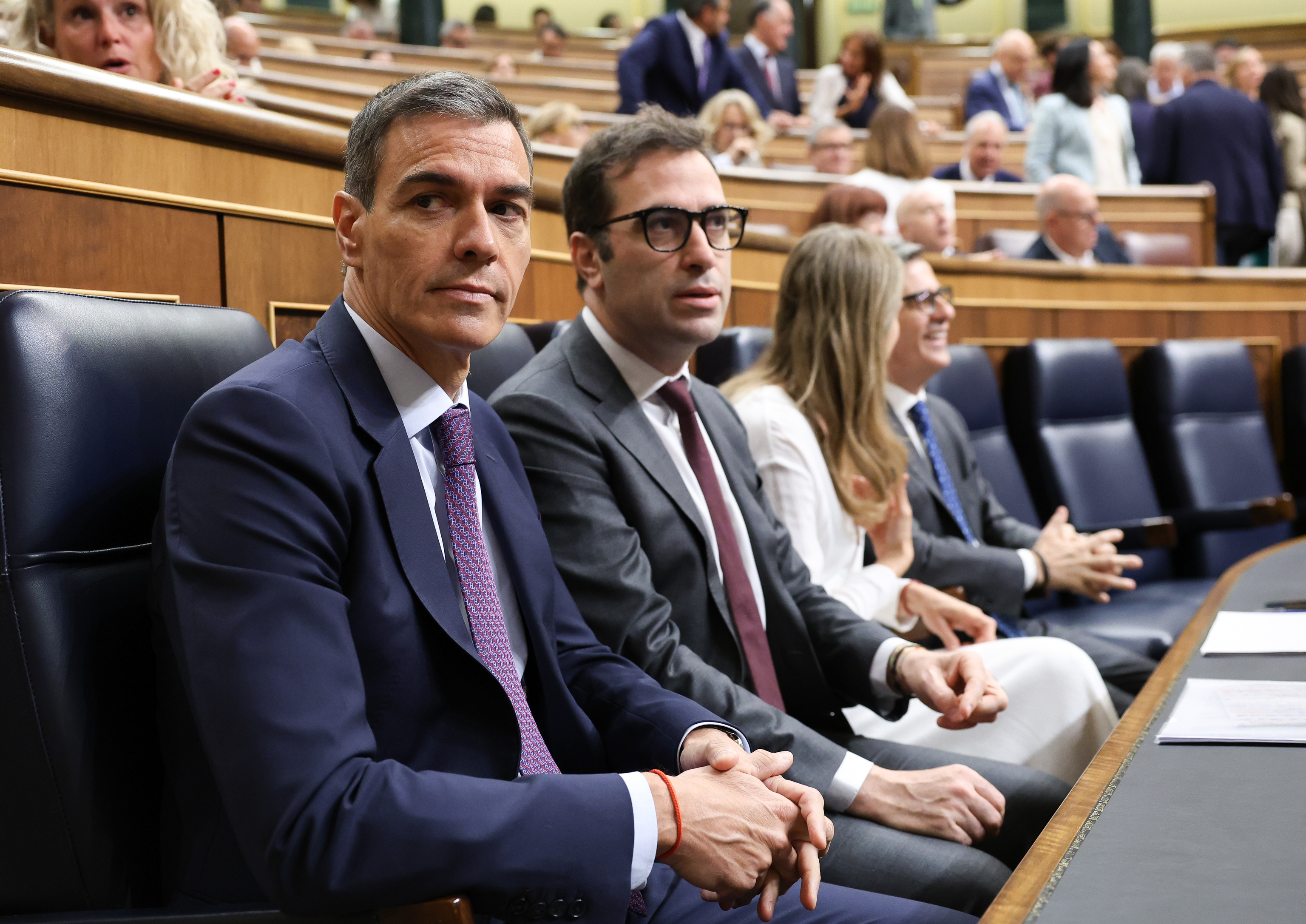 El Gobierno agota su última bala para contener la subida del carburante y Ormuz aboca a renegociar otro plan anticrisis a la vuelta del verano