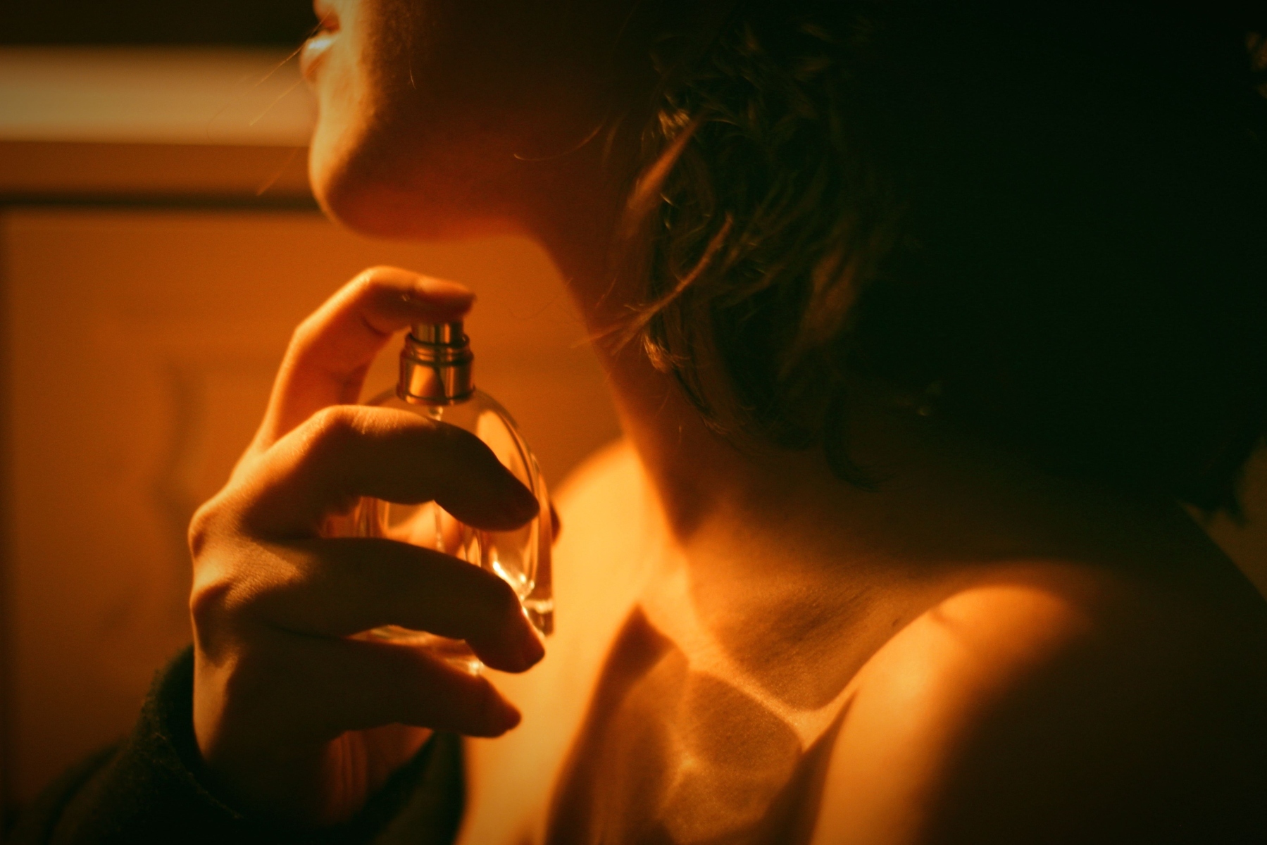 He cambiado los frascos grandes por estos 8 perfumes mini que siempre llevo de vacaciones