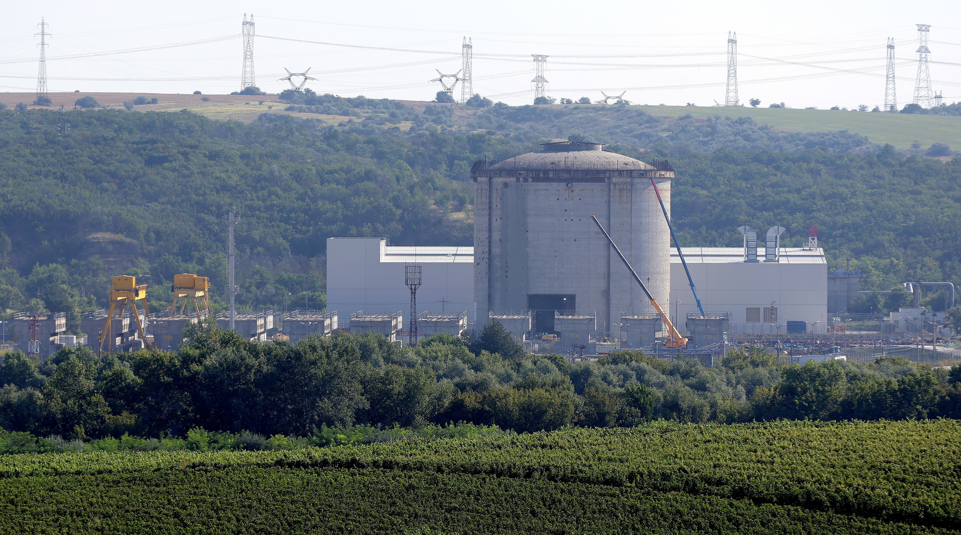 Rumanía paraliza por completo su única central nuclear debido al bajo nivel del Danubio Con sus dos reactores y una capacidad instalada de 1.400 MW, Cernavoda abastecía al 20 de la demanda eléctrica del país balcánico, de 19 millones de habitantes Leer