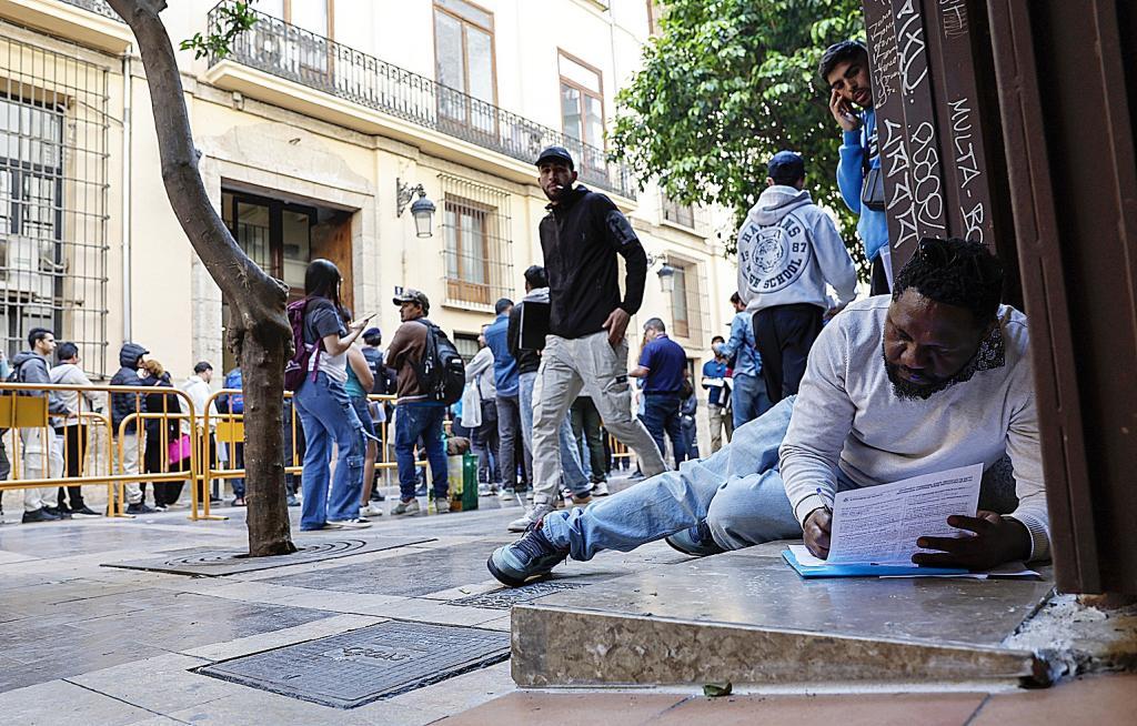 La Seguridad Social alcanza en julio el récord de 3,5 millones de afiliados extranjeros por la regularización extraordinaria