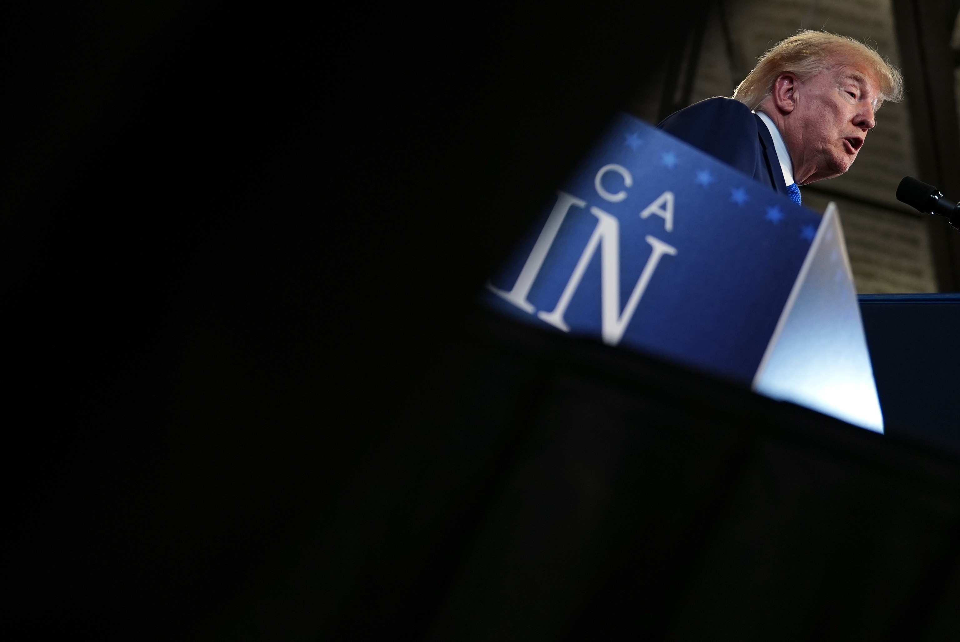 Trump dice que "pronto" va a declarar el estrecho de Ormuz como "territorio de Estados Unidos"