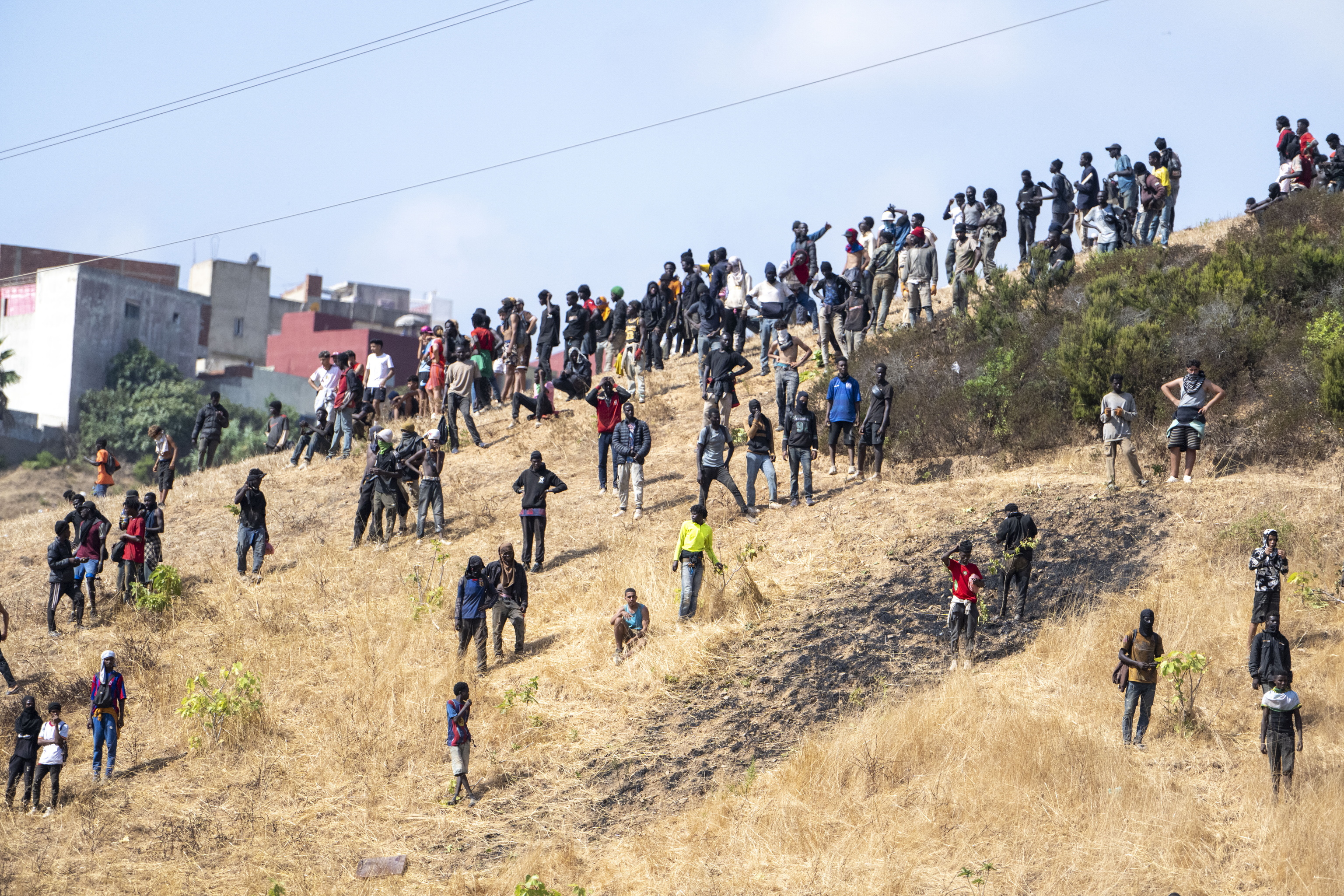 De la paranoia marroquí a la pachorra española en sólo 7.199 pasos: así se vive la "amenaza" del 15-A a ambos lados de la frontera de Ceuta