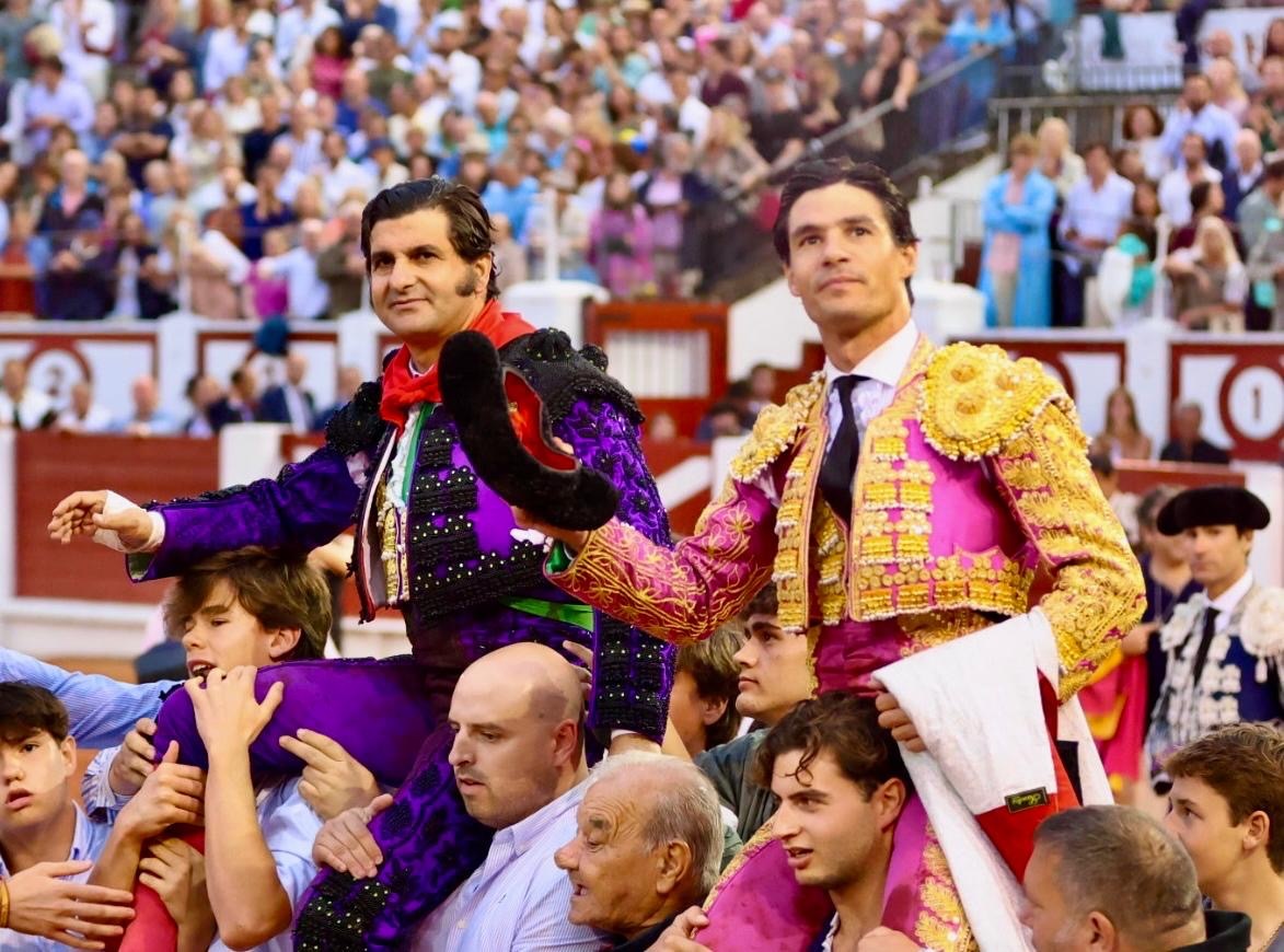 El portento de Morante y la maravilla de Aguado enamoran a Gijón