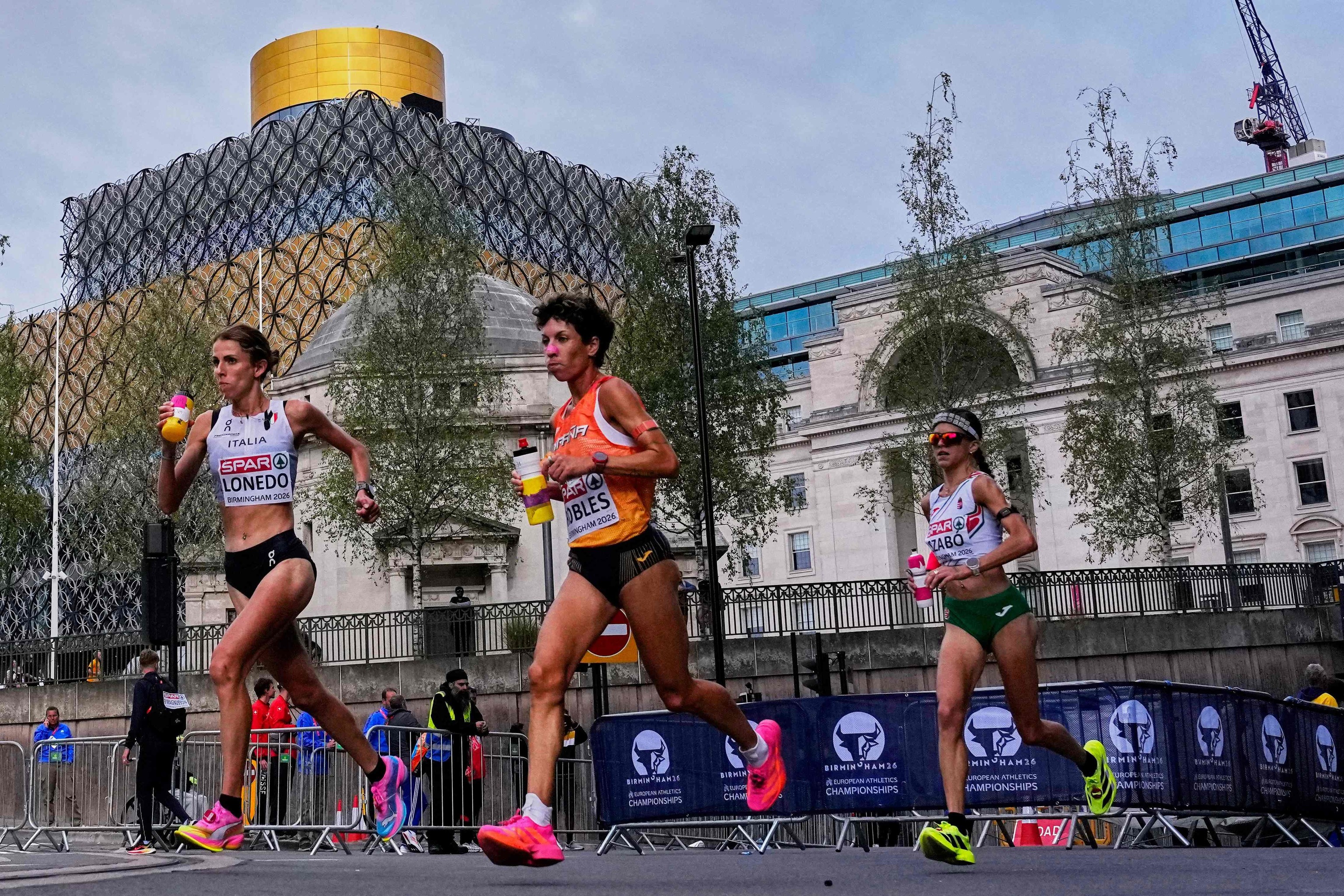 España logra la medalla de bronce en el maratón femenino por equipos