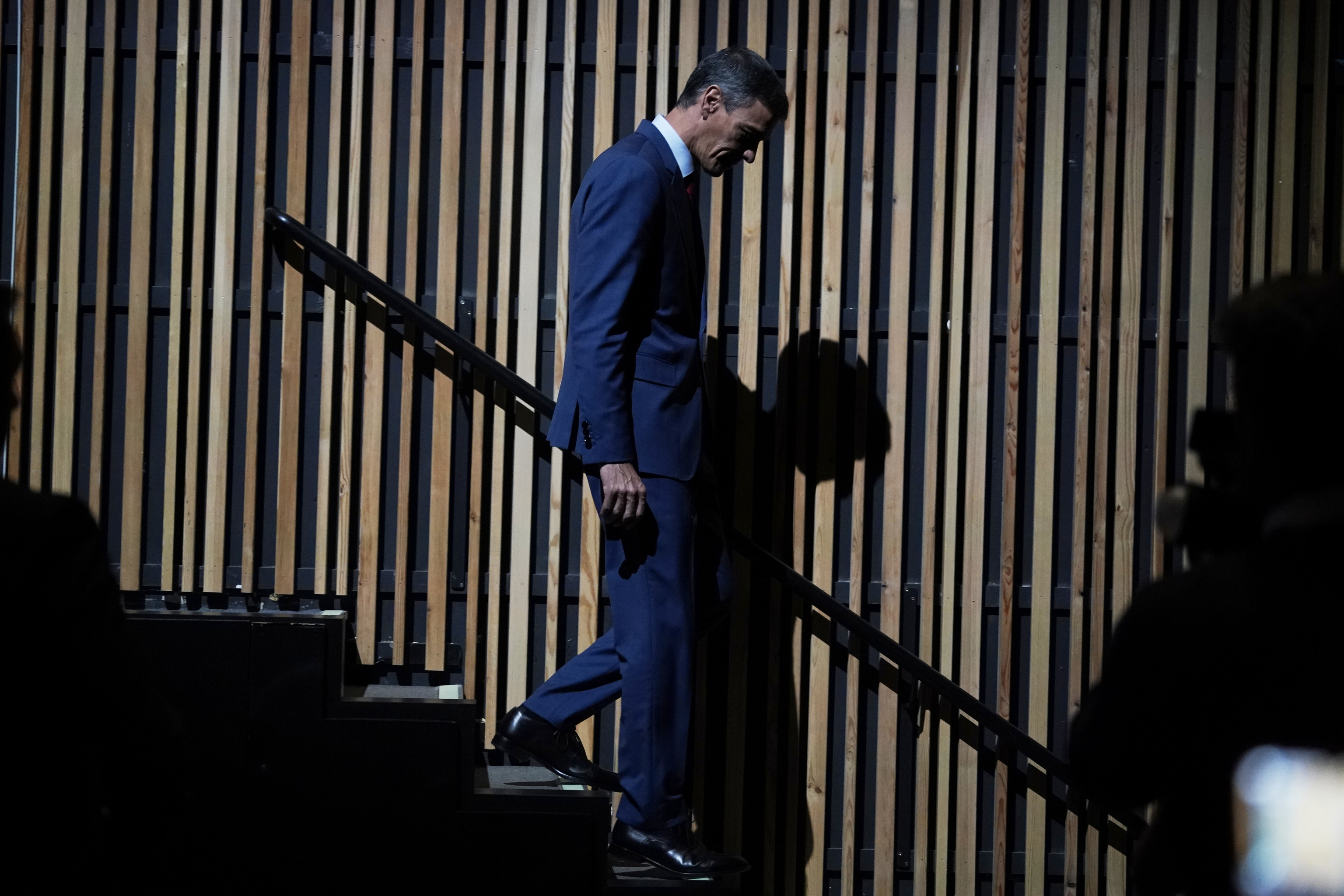 Un Congreso paralizado con menos leyes que nunca mientras Sánchez bate récord de decretos