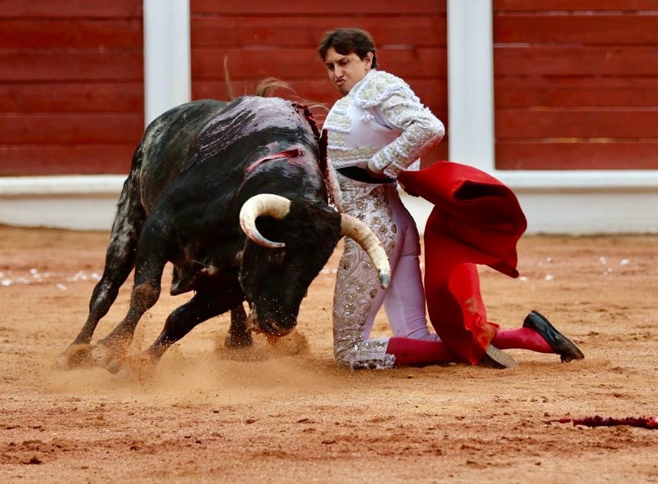 La raza de Roca Rey arrolla en Gijón