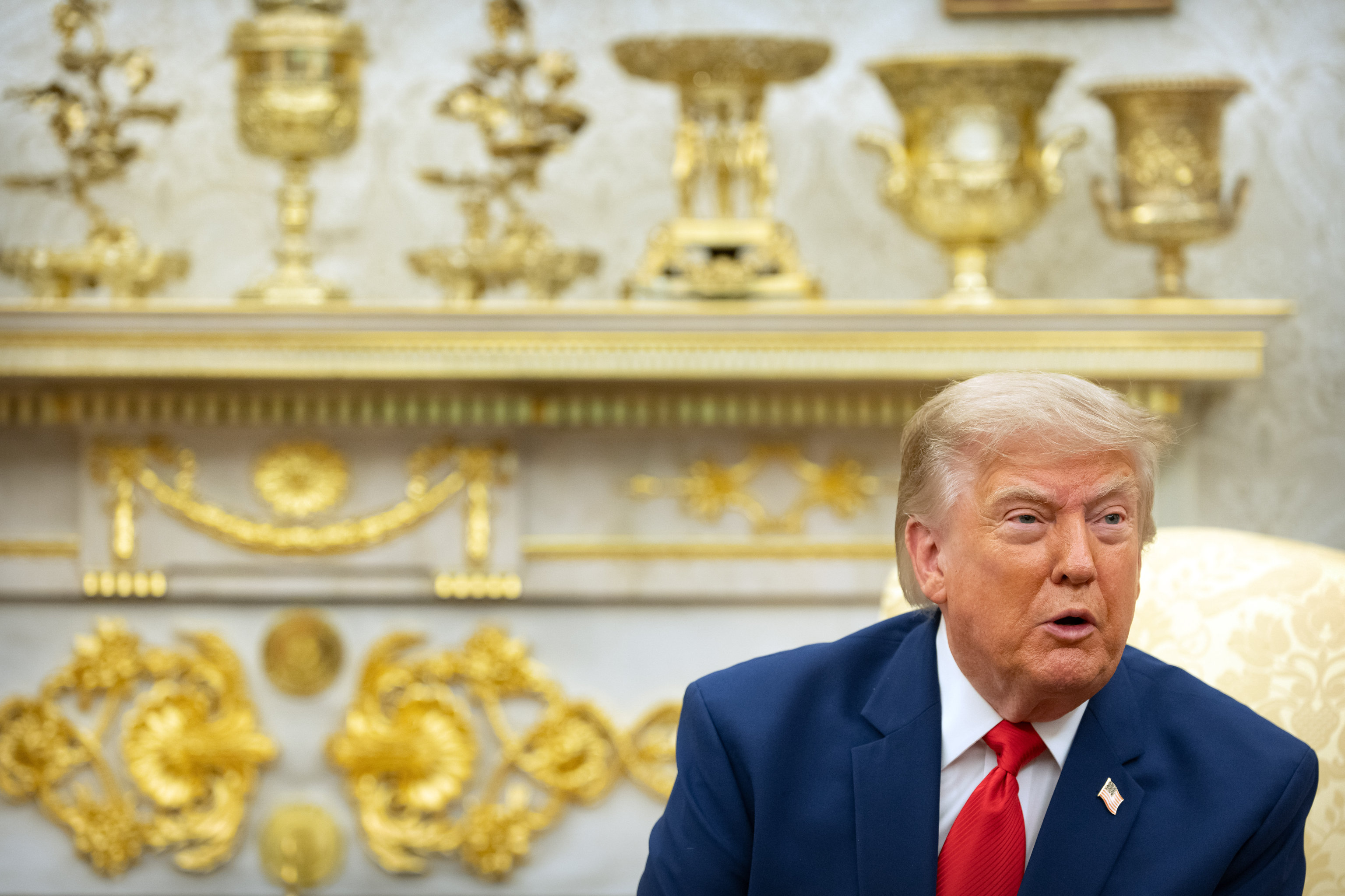 Trump amenaza con bombardear Omán ante el inminente acuerdo con Irán para gestionar Ormuz
