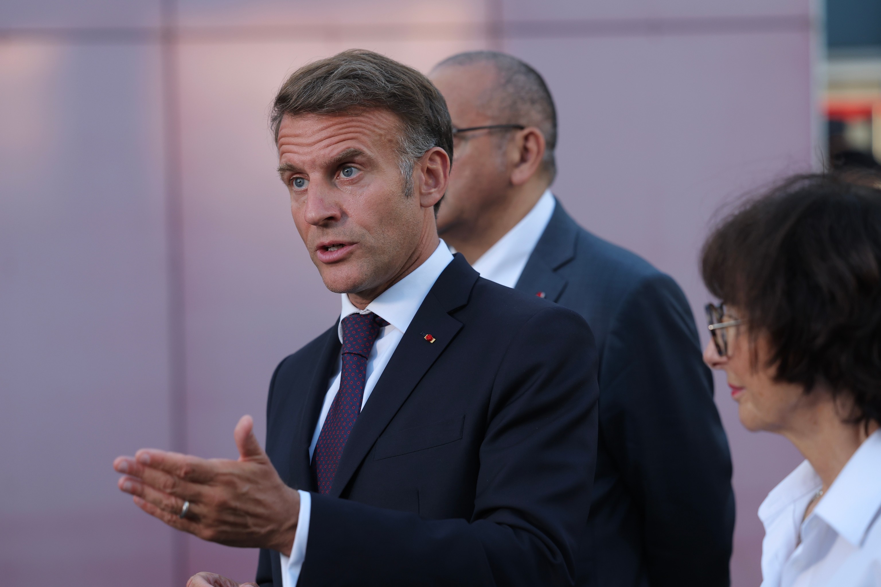Francia estudia frenar la revalorización de las pensiones altas para reducir el déficit