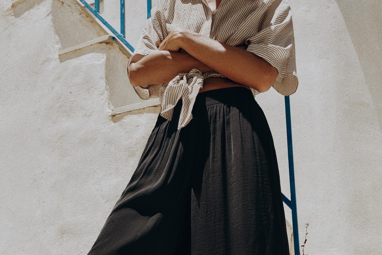 Adiós a los vaqueros: 8 pantalones negros fluidos de Zara y H&M que son los que eligen las que más saben de moda