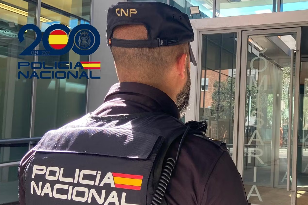 Detenidos en Sevilla tras abandonar a su bebé dentro de un coche a 40 grados para ir a comprar