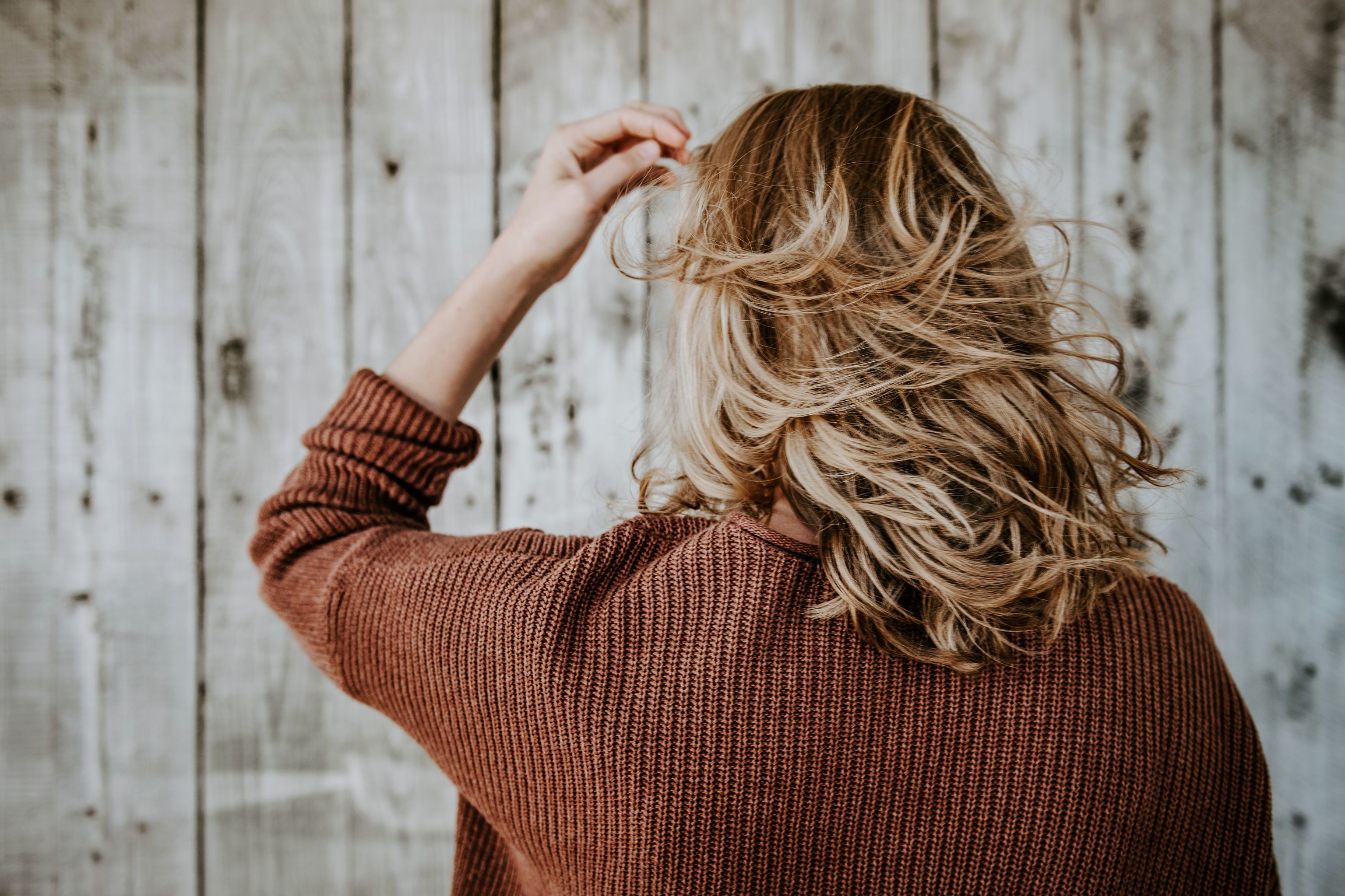 Los 9 colores de pelo que más rejuvenecen a las de 40 y 50 este 2026