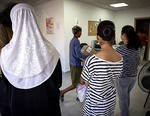 Las cifras que "desbordan" los juzgados en Ceuta: 20 detenciones al día, 8 veces más agresiones sexuales y la gestión de 96 fallecidos