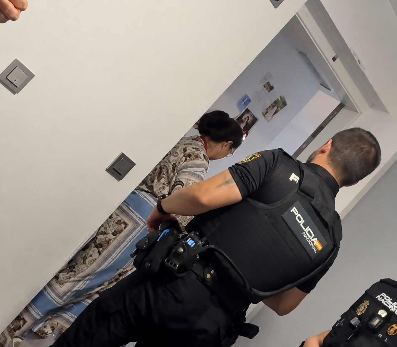 La pesadilla de vivir junto a 'María la Portuguesa', la peor vecina de Madrid: "Nos amenaza con sicarios y graba a los menores"