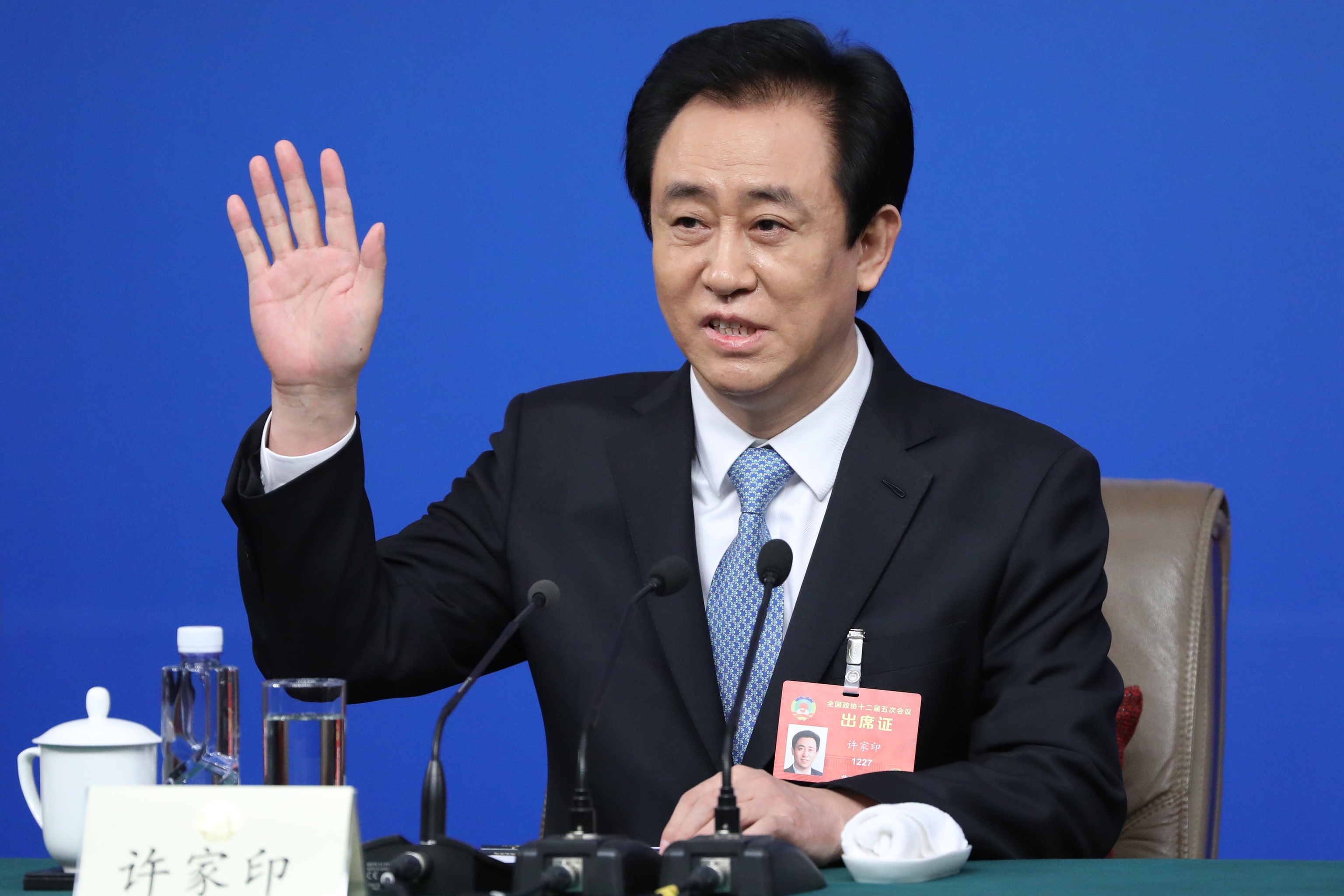 El fundador del gigante inmobiliario chino Evergrande, condenado a cadena perpetua