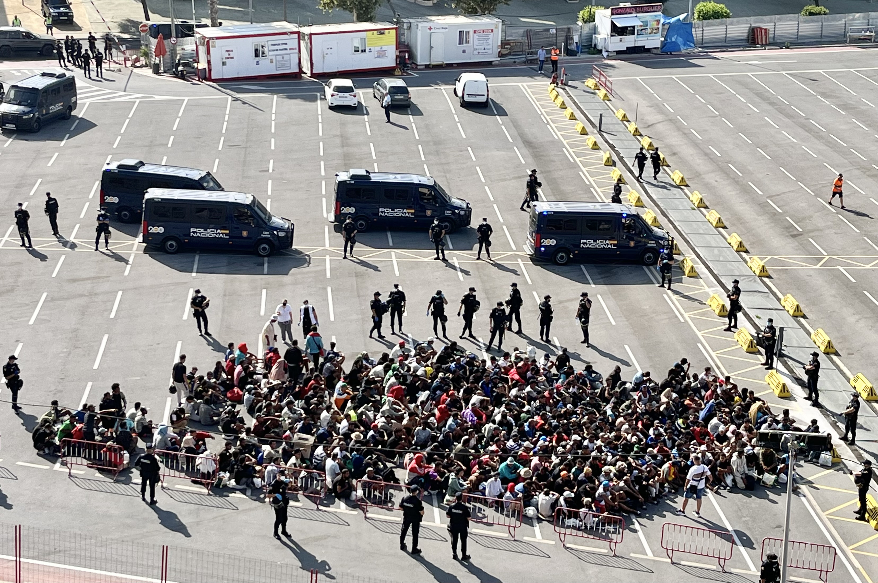 El Gobierno admite que la gestión de la crisis en Ceuta puede ser "mejorable" mientras carga contra Feijóo: "Da vergüenza"
