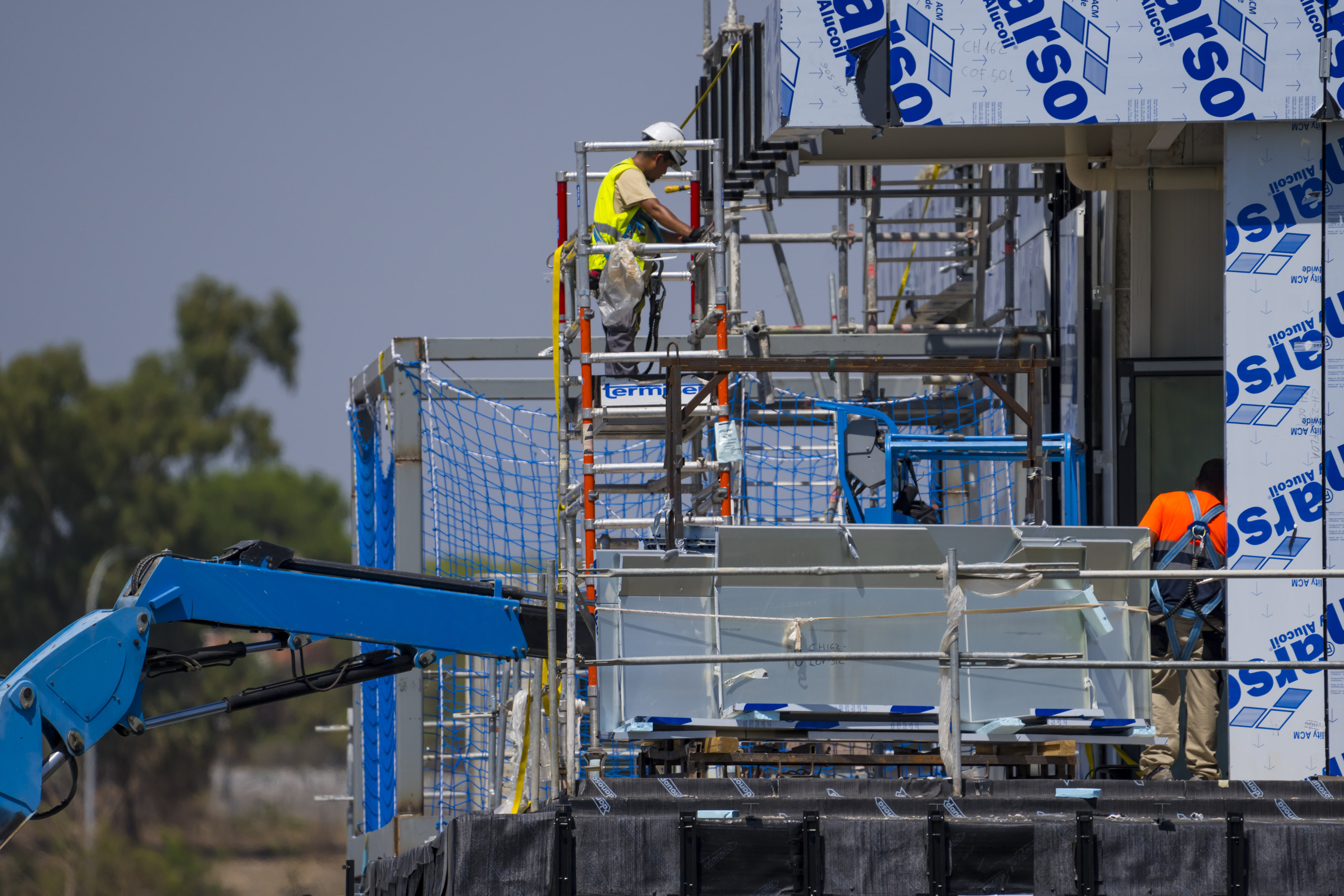 Relevo extranjero en el ladrillo español: más de la mitad de los peones de construcción y el 48% de los albañiles ya son de origen inmigrante