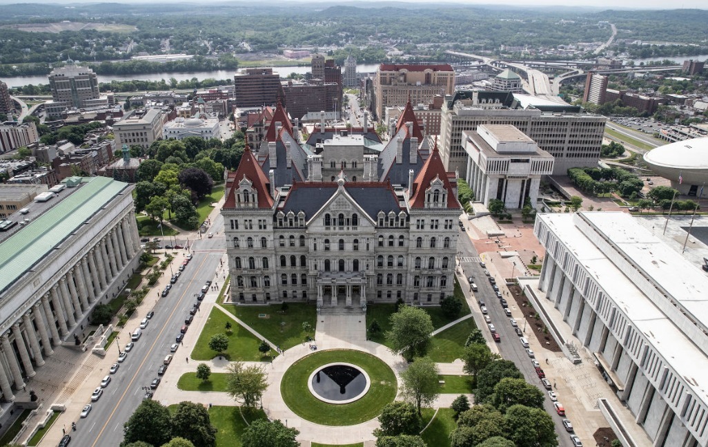 El FBI arresta a una mujer por planear un ataque con bomba en el Capitolio de Nueva York en nombre del Estado Islámico