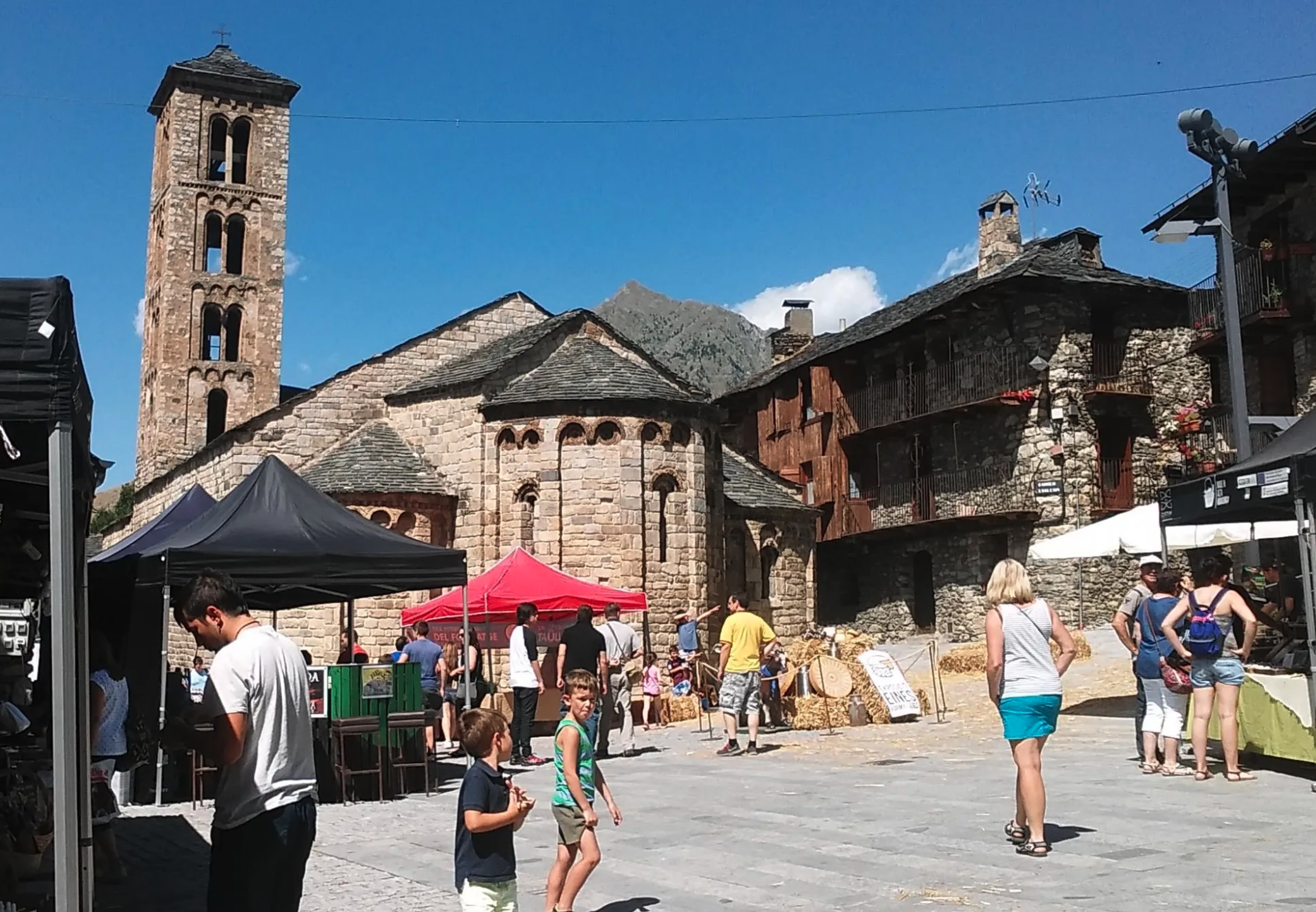 El pueblo del Pirineo que se convierte durante dos días en un paraíso para los amantes del queso artesano
