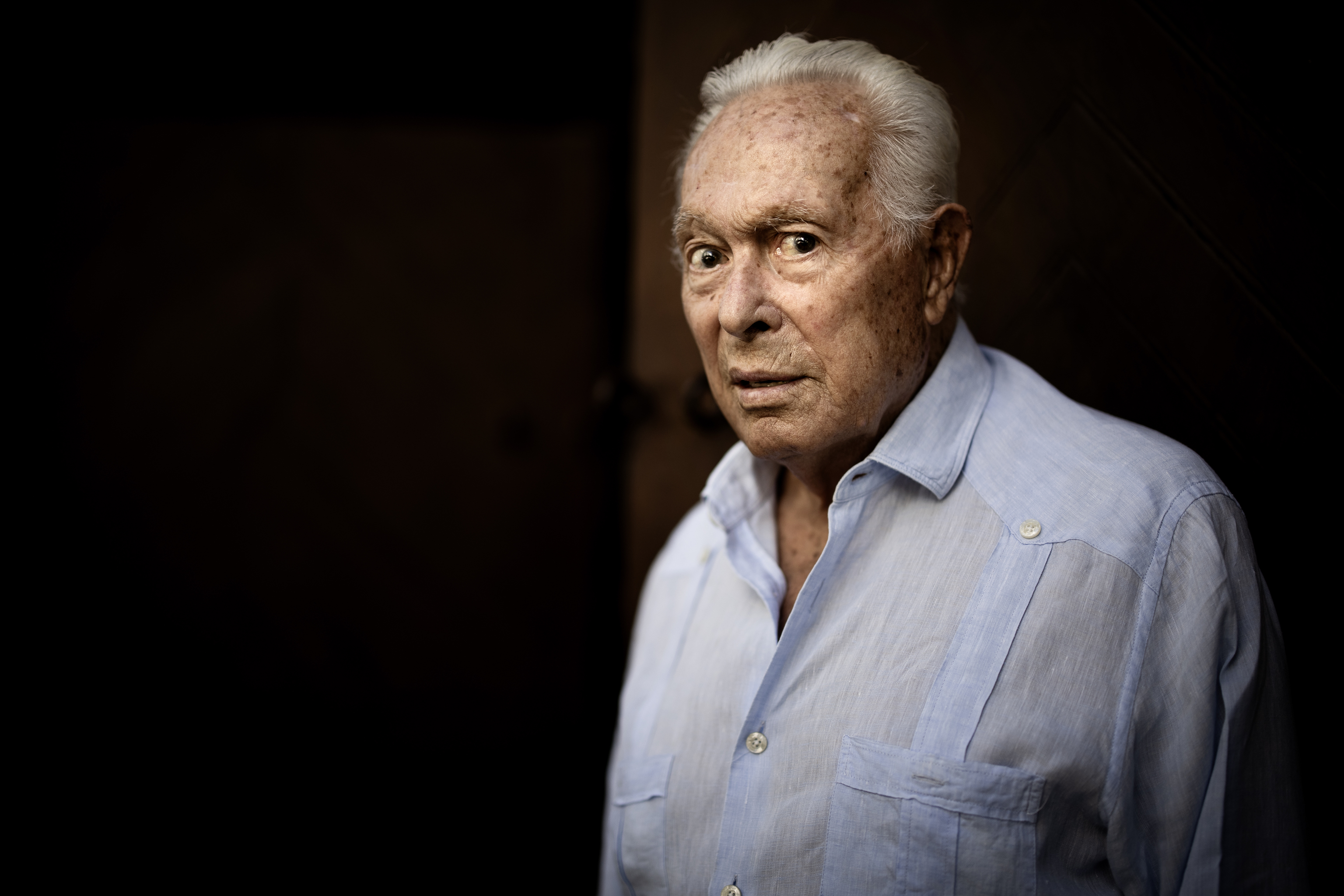 Curro Romero recibe el alta tras superar un nuevo ingreso por neumonía