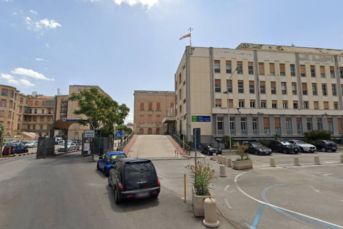 Investigan en Italia por homicidio involuntario a los padres de la niña muerta por difteria que no estaba vacunada