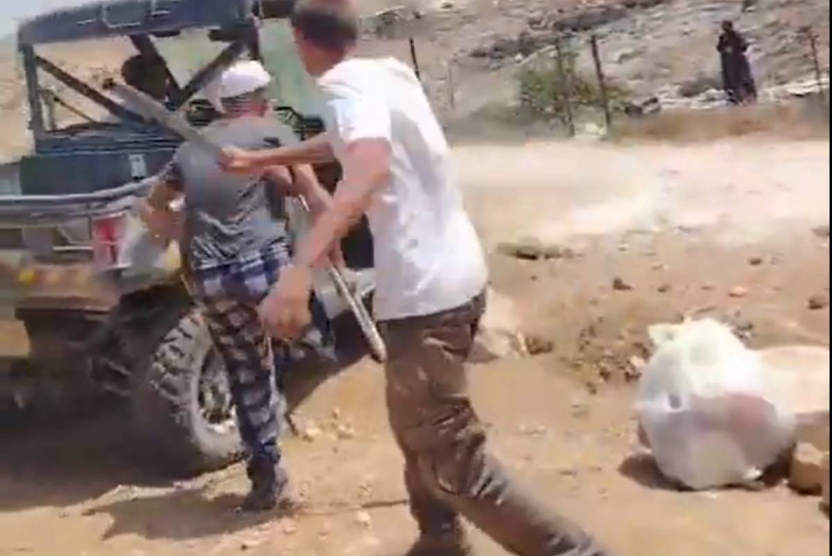Detienen a dos adolescentes israelíes por apalear a un palestino amputado en Cisjordania
