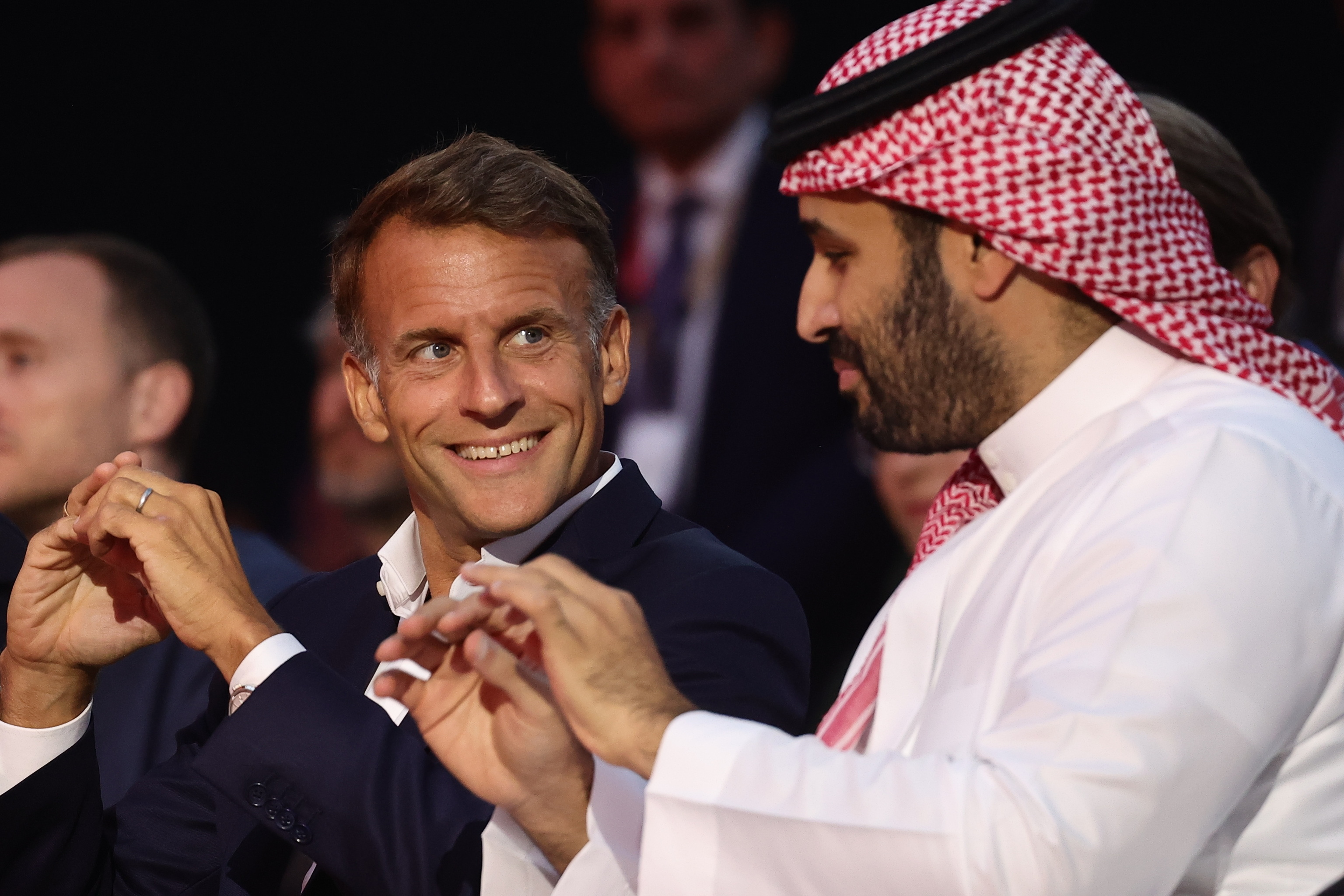 Macron corteja al despiadado Bin Salman para mantener la influencia francesa en Oriente Próximo y hacer negocios