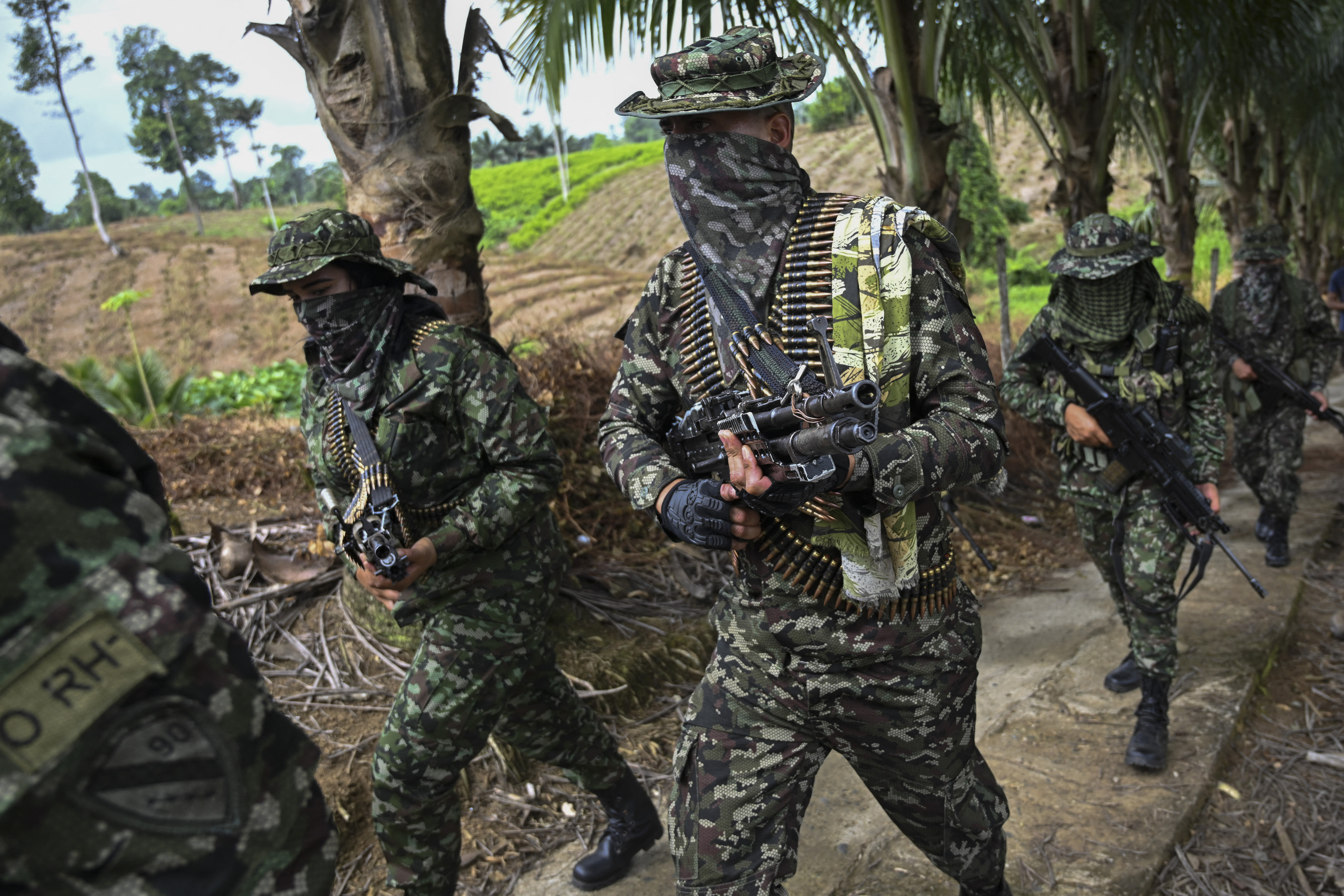 HRW denuncia que Facebook y TikTok amplificaron contenido de grupos armados para reclutar niños en Colombia
