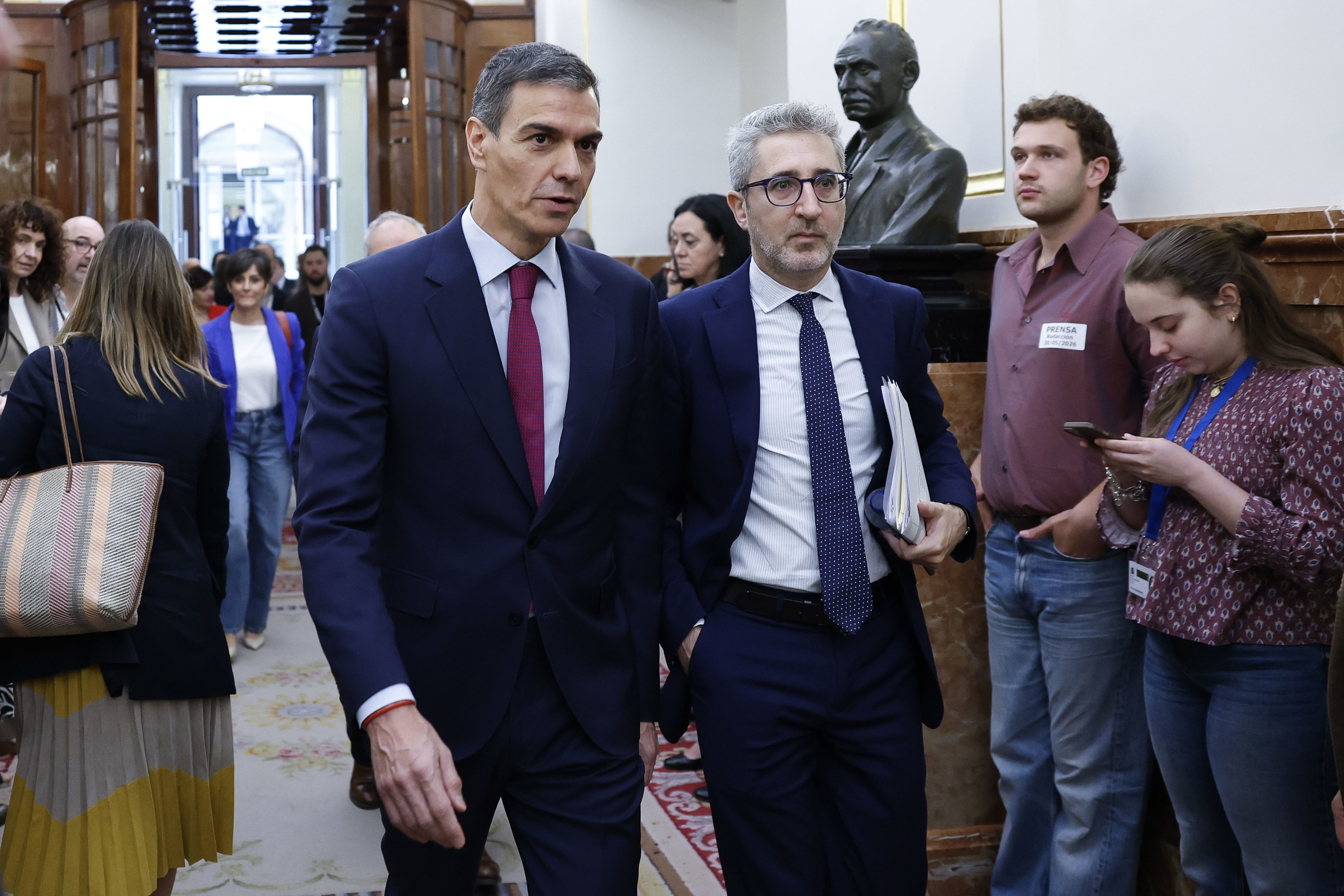 El Gobierno supera los 23.300 millones en licitaciones 'a dedo', diez veces más que cuando Sánchez llegó a La Moncloa