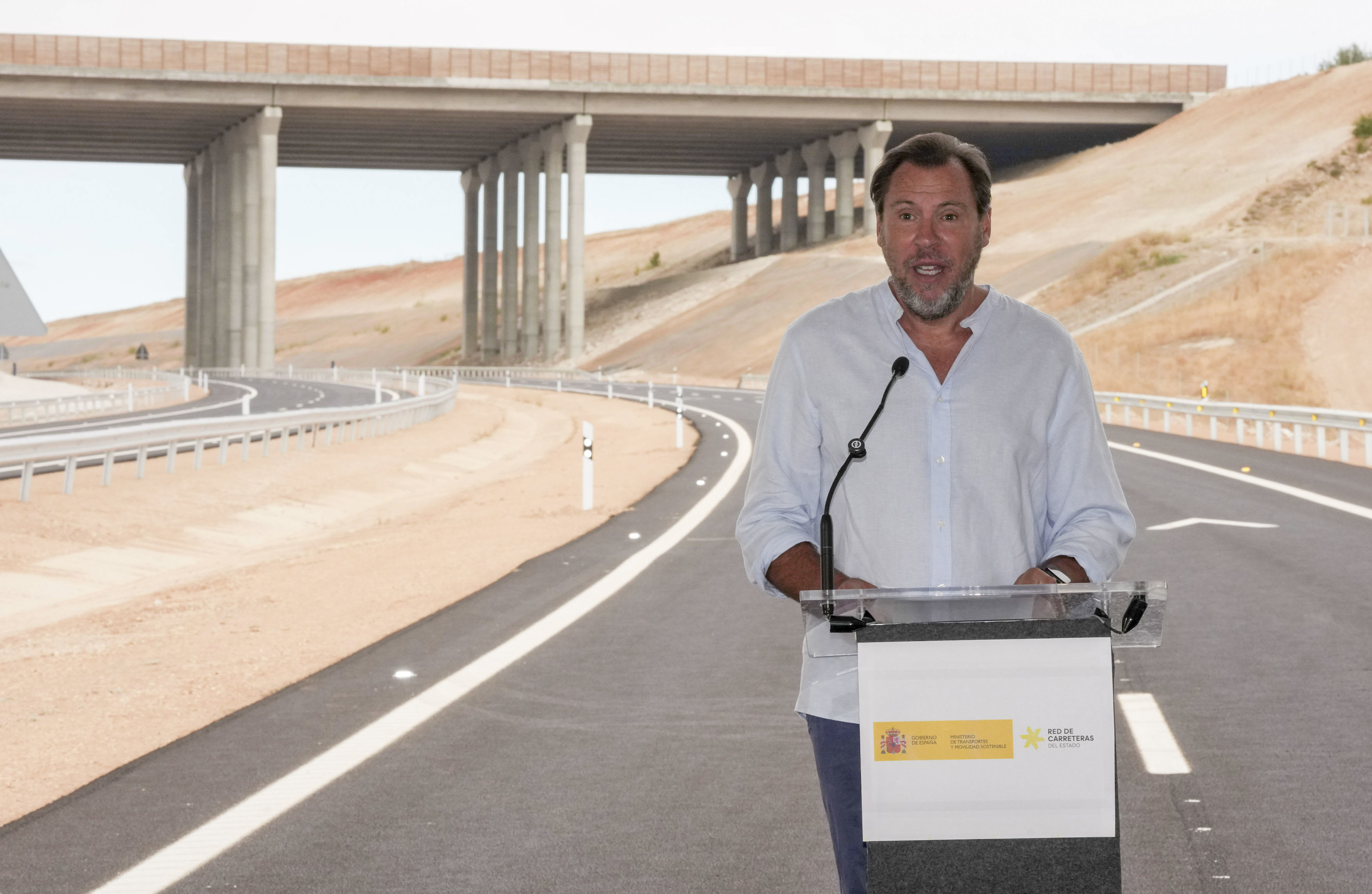Puente trata de rebajar el debate sobre el relevo de Sánchez: "Lo que he dicho sirve para la sucesión del Papa, de Mbappé o del novio de Angelina Jolie"